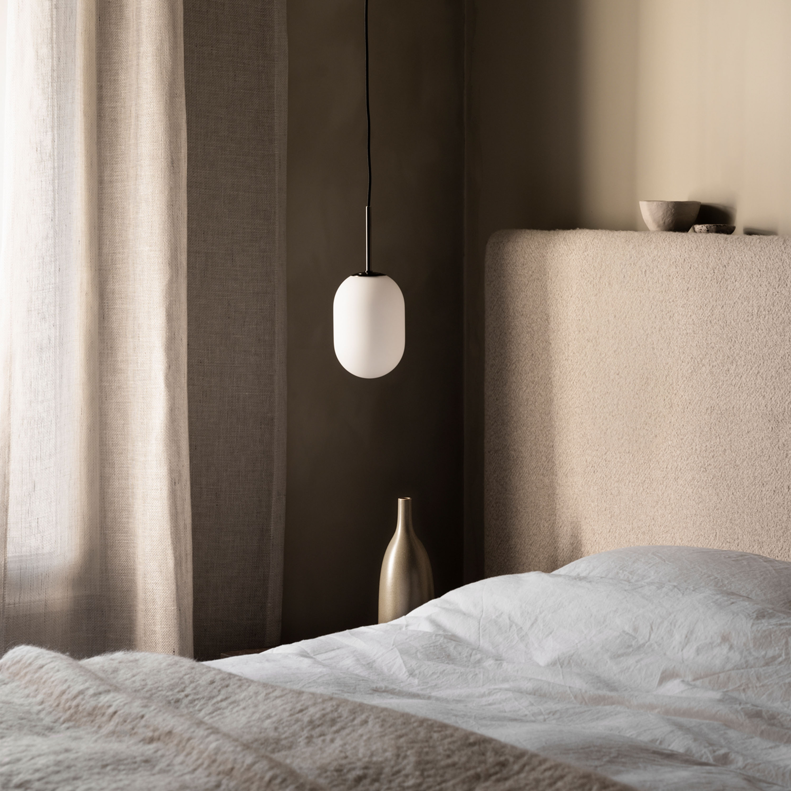 Watt &amp; Veke Noor Taklampa Opal/Black Small