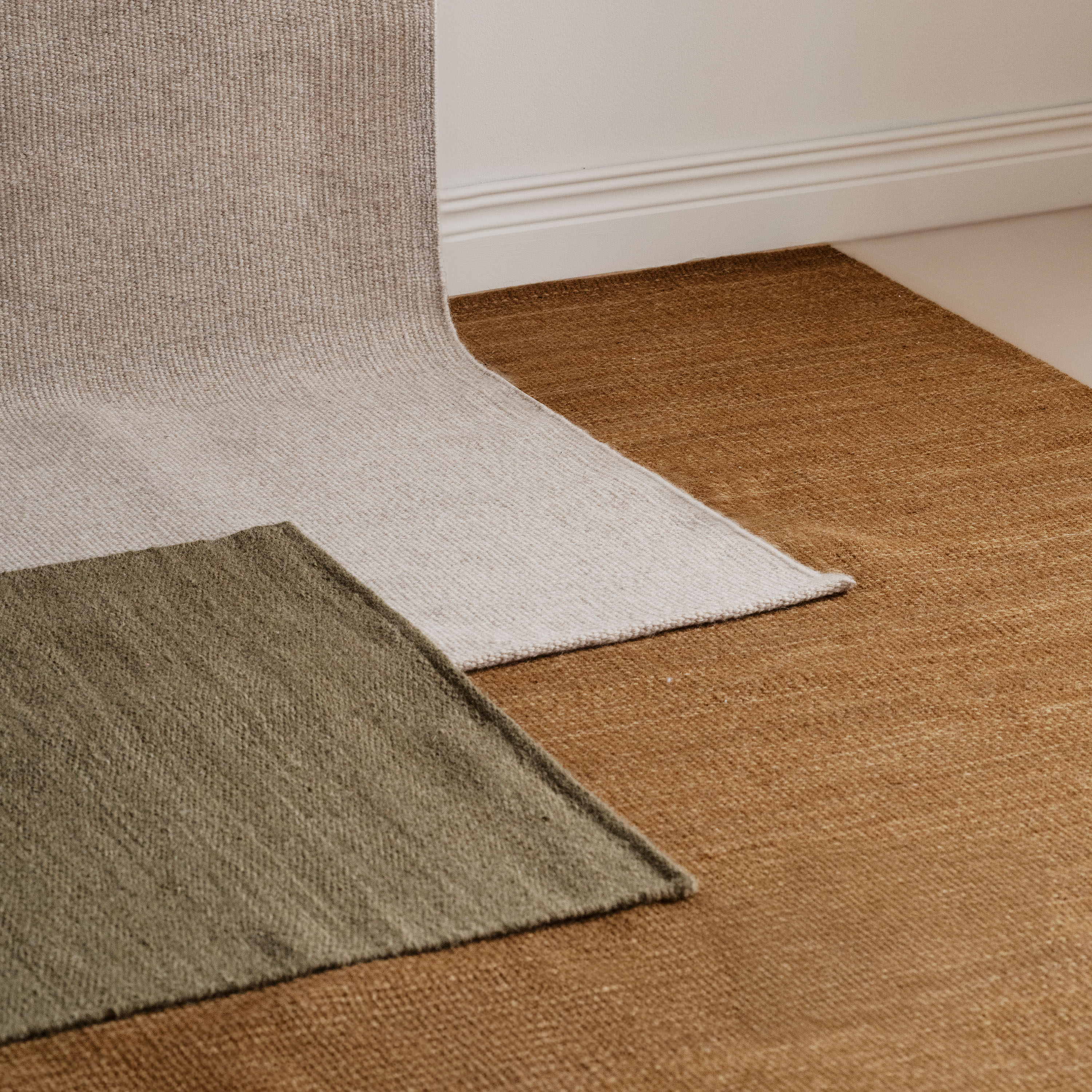 Rowico Home Moorfields Ullmatta Saffransgul 200x290