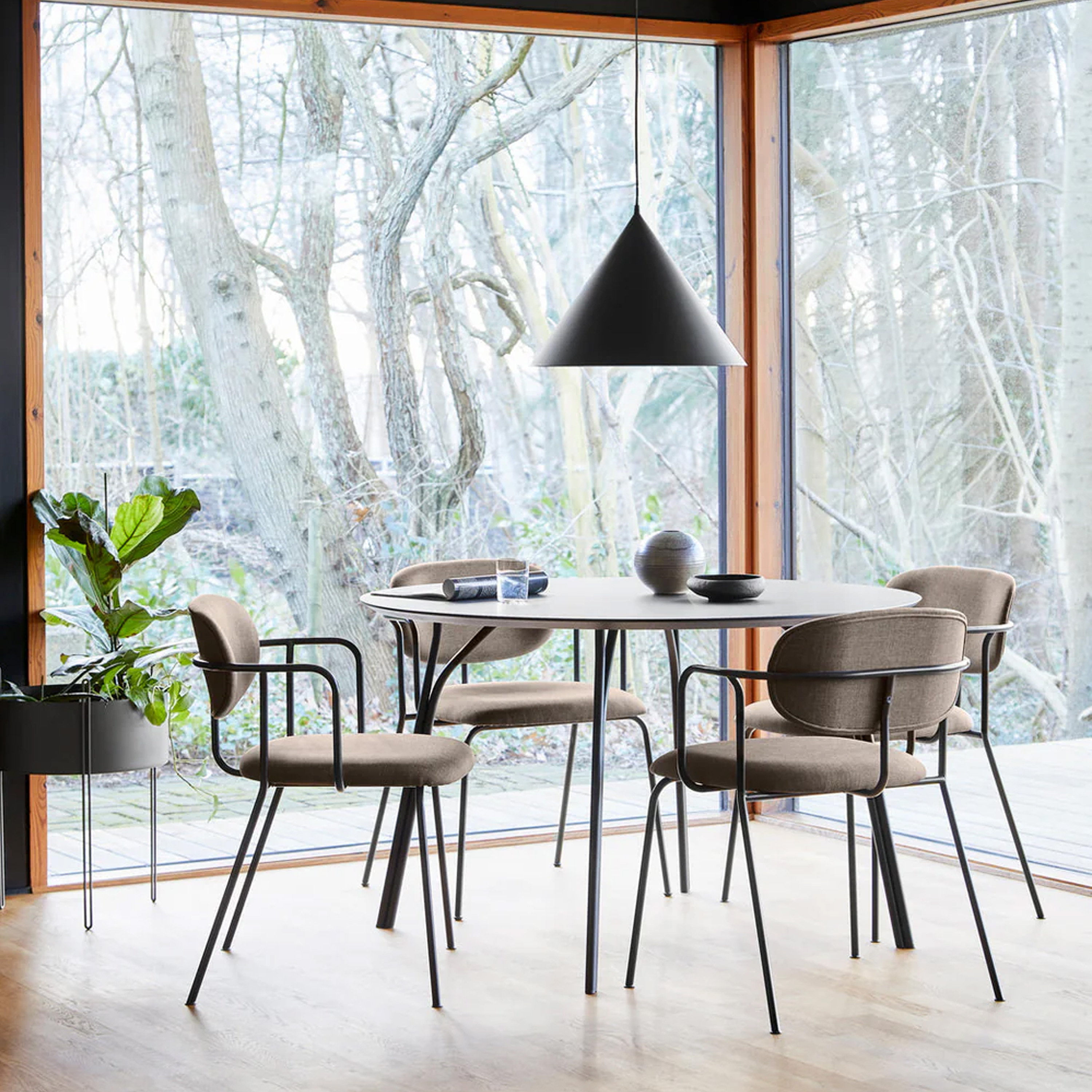 Woud Tree Spisebord Svart 120cm