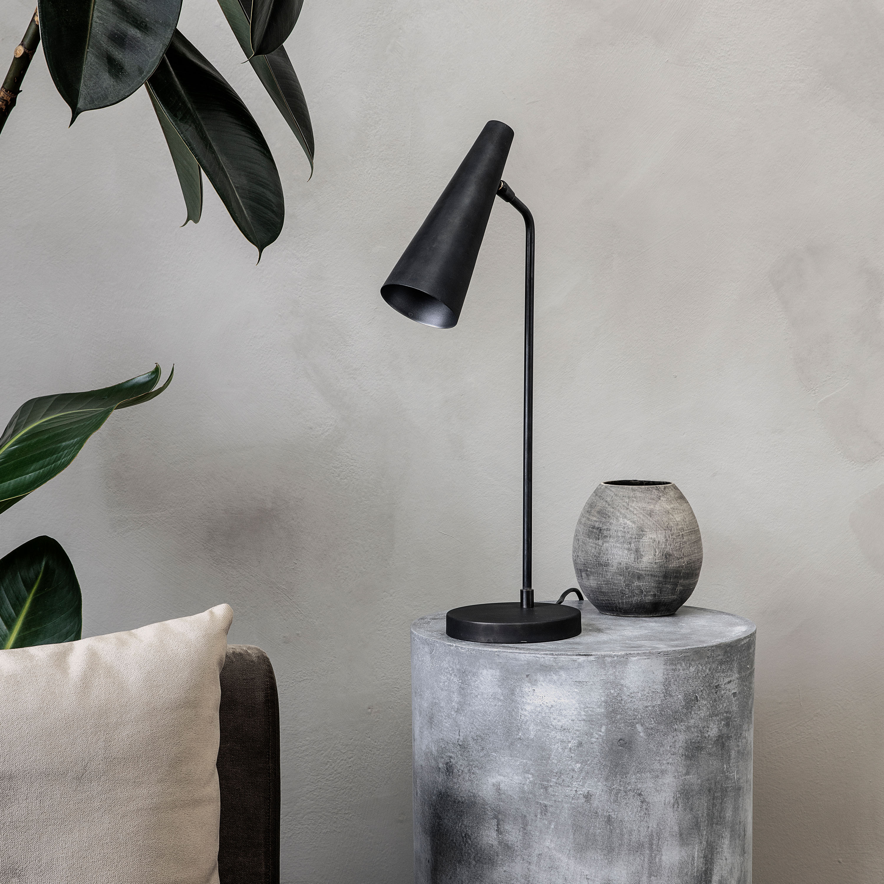 House Doctor Precise Pöytävalaisin Matta Musta