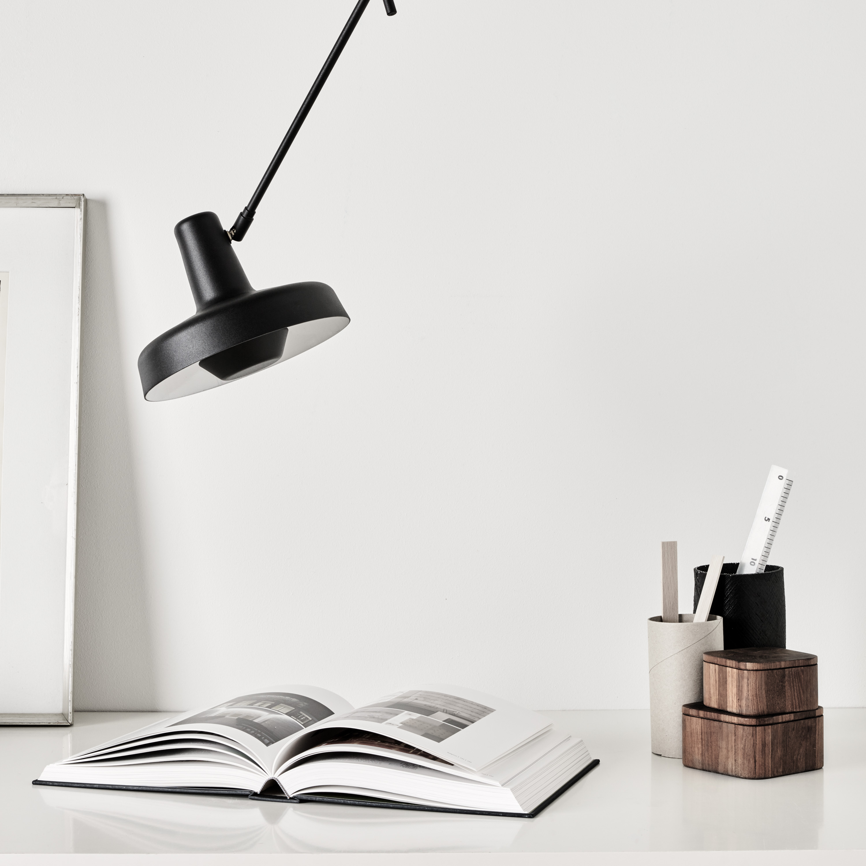 Grupa Arigato Taklampa Black 22cm