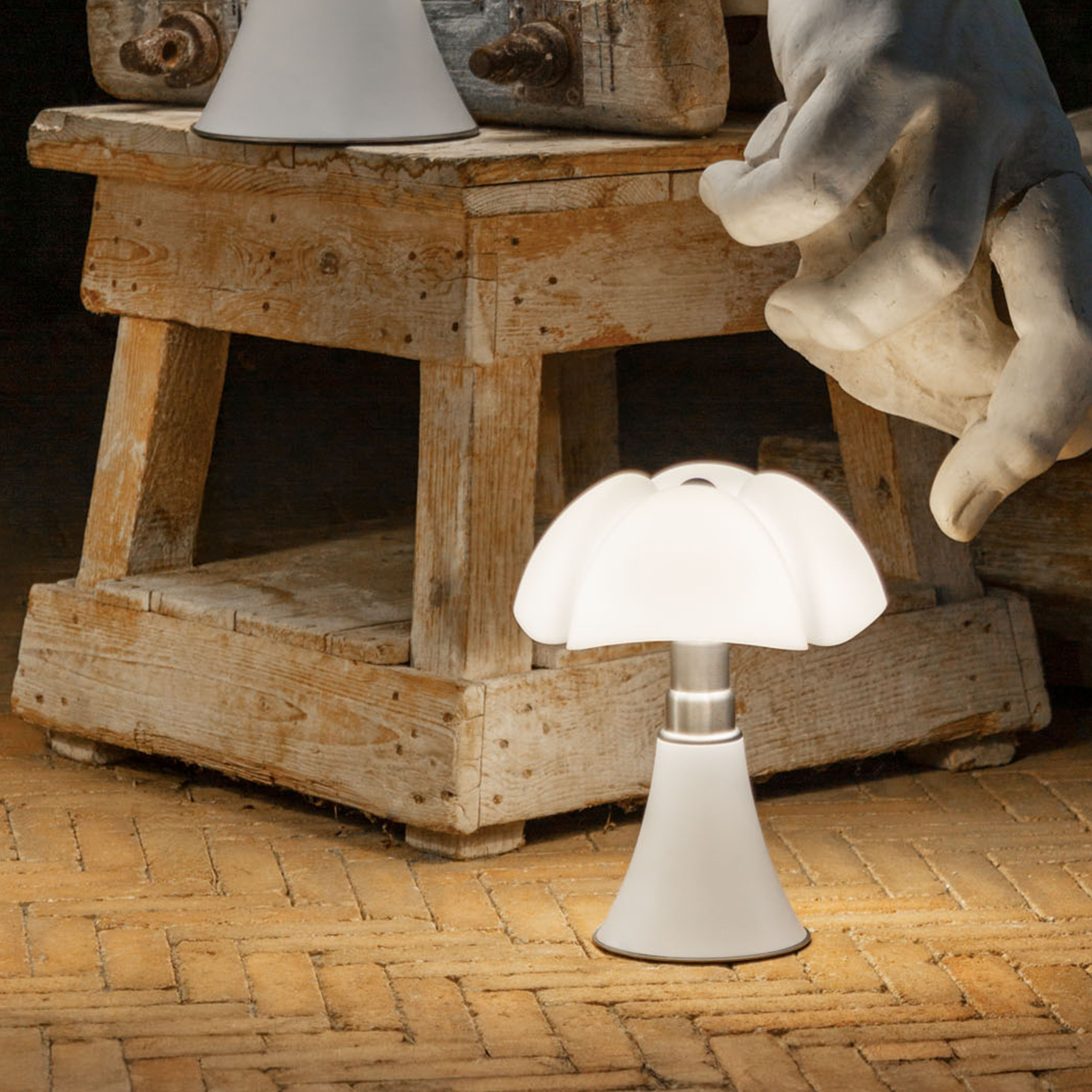 Martinelli Luce Pipistrello Mini Bordlampe Dimbar LED Matt Hvit