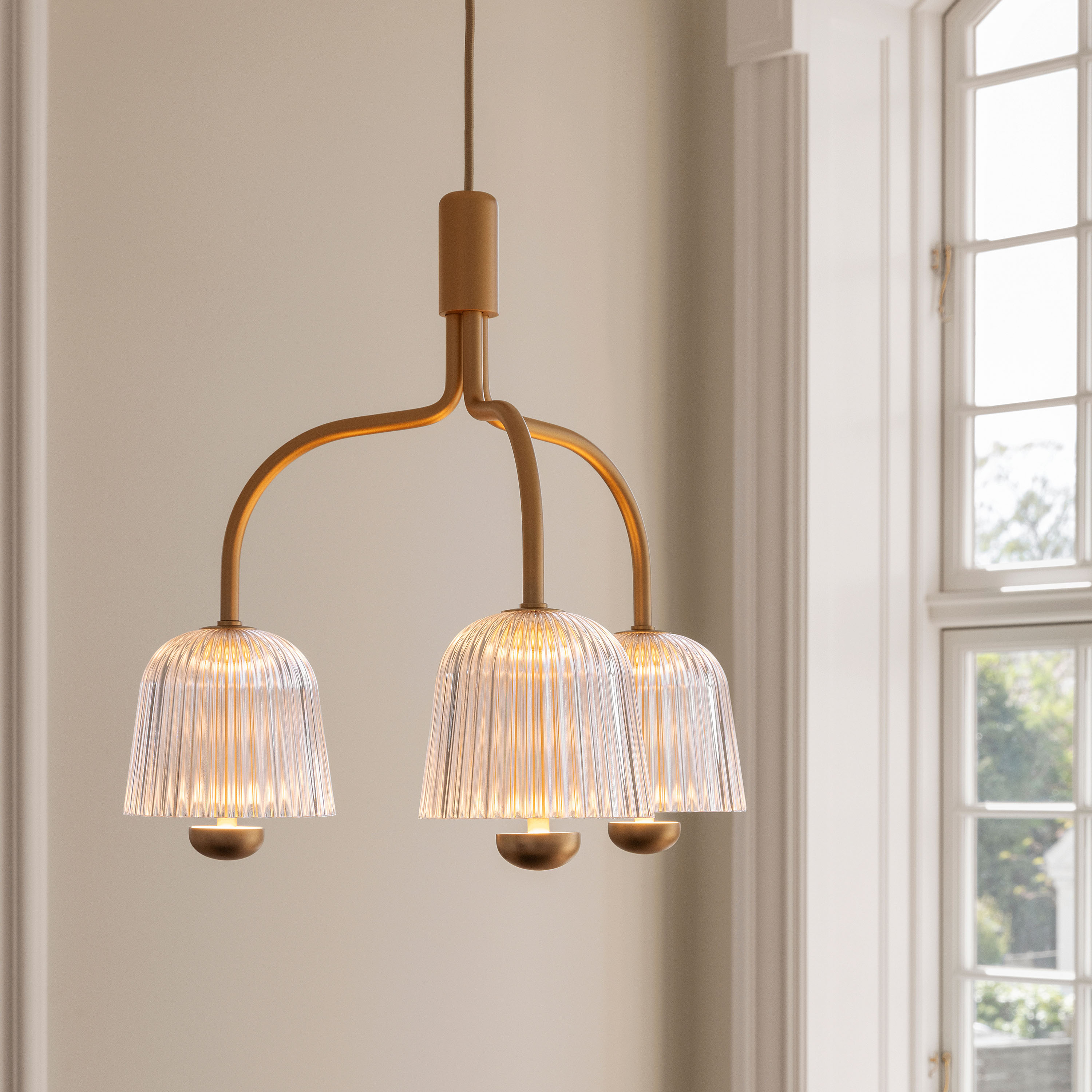 Nuura Asteea 3 Taklampa Satin Brass/Ripple Clear
