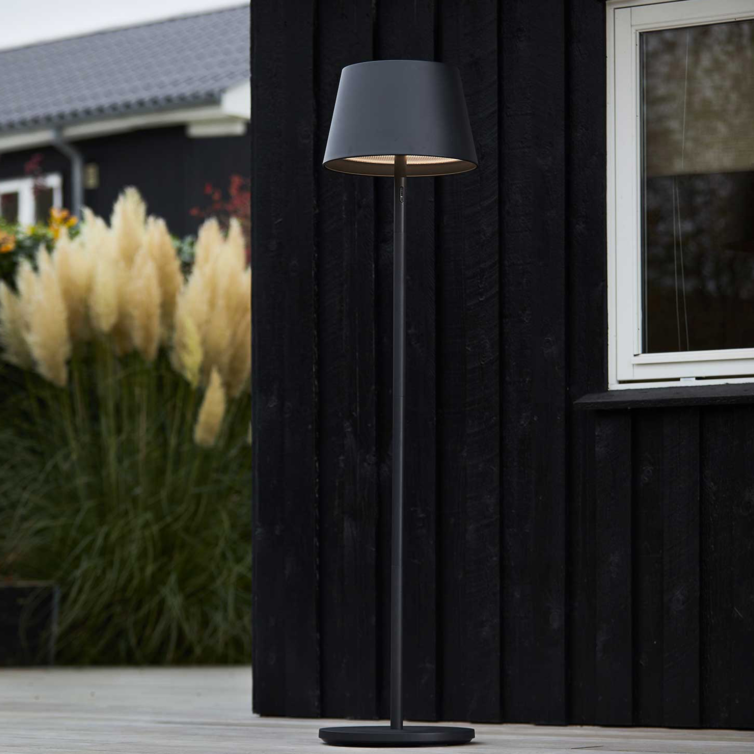 LOOM Design Modi Portabel Golvlampa Black