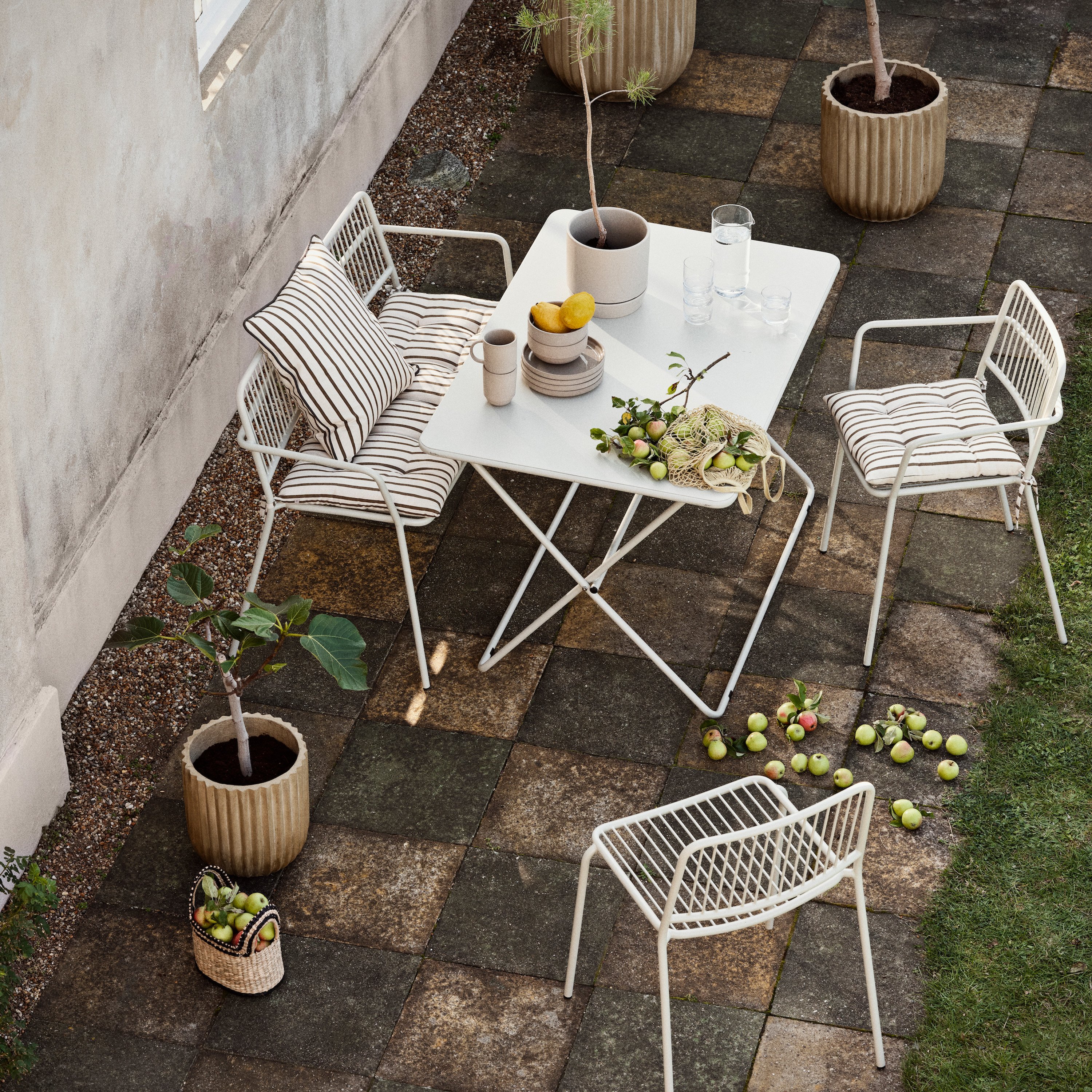 Broste Copenhagen Eden Karmstuhl Beige Grau