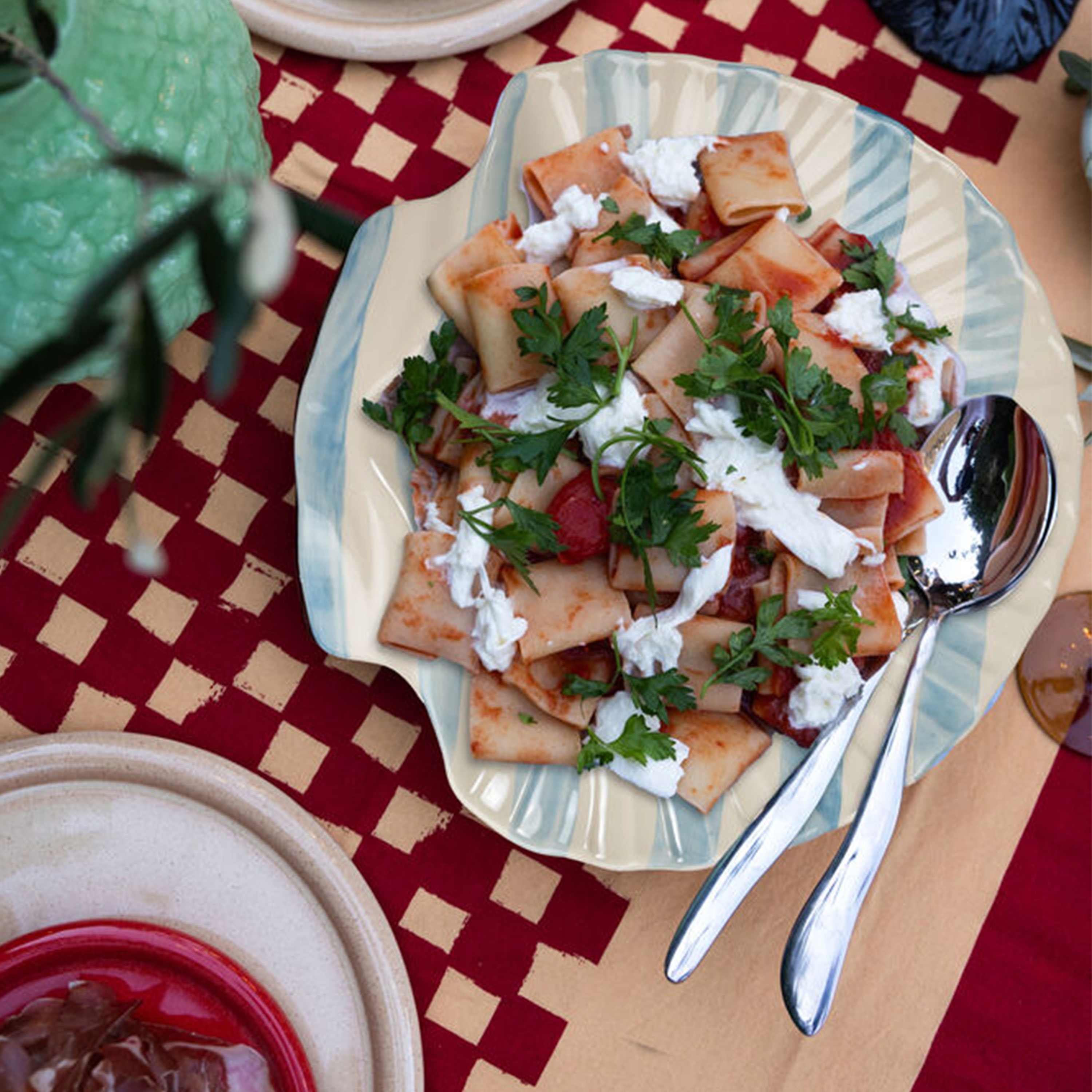 Byon Armona Tarjoilulautanen Vaaleansininen/valkoinen Ø32