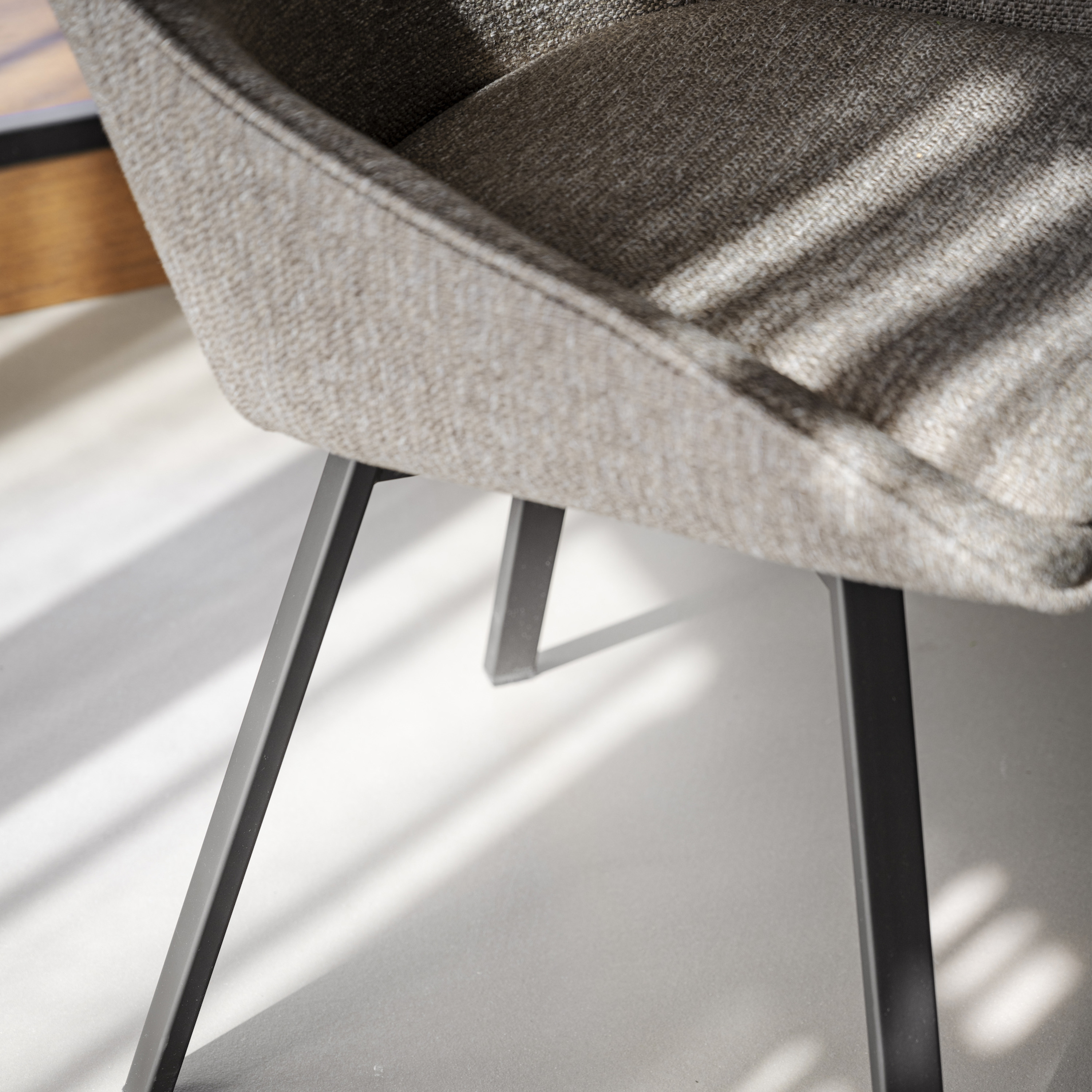 Rowico Home Alison Matstol Mörkbeige/Svart