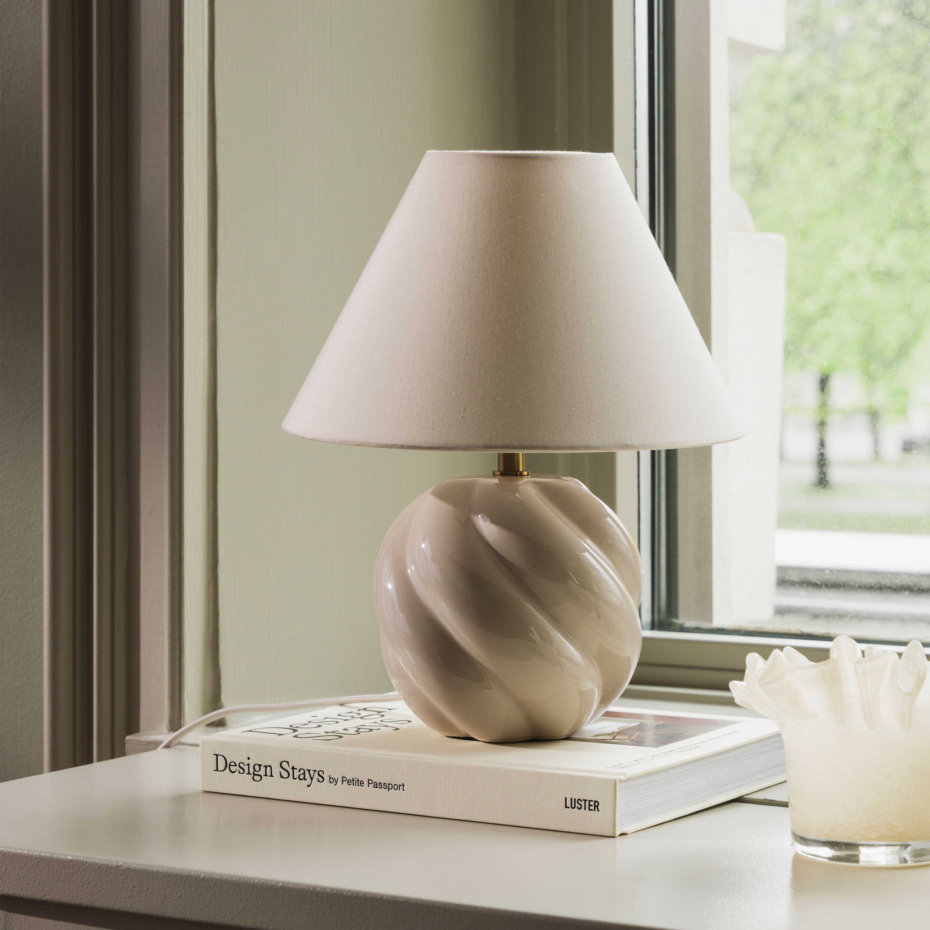 Globen Lighting Dahlia Pöytävalaisin Beige 24cm