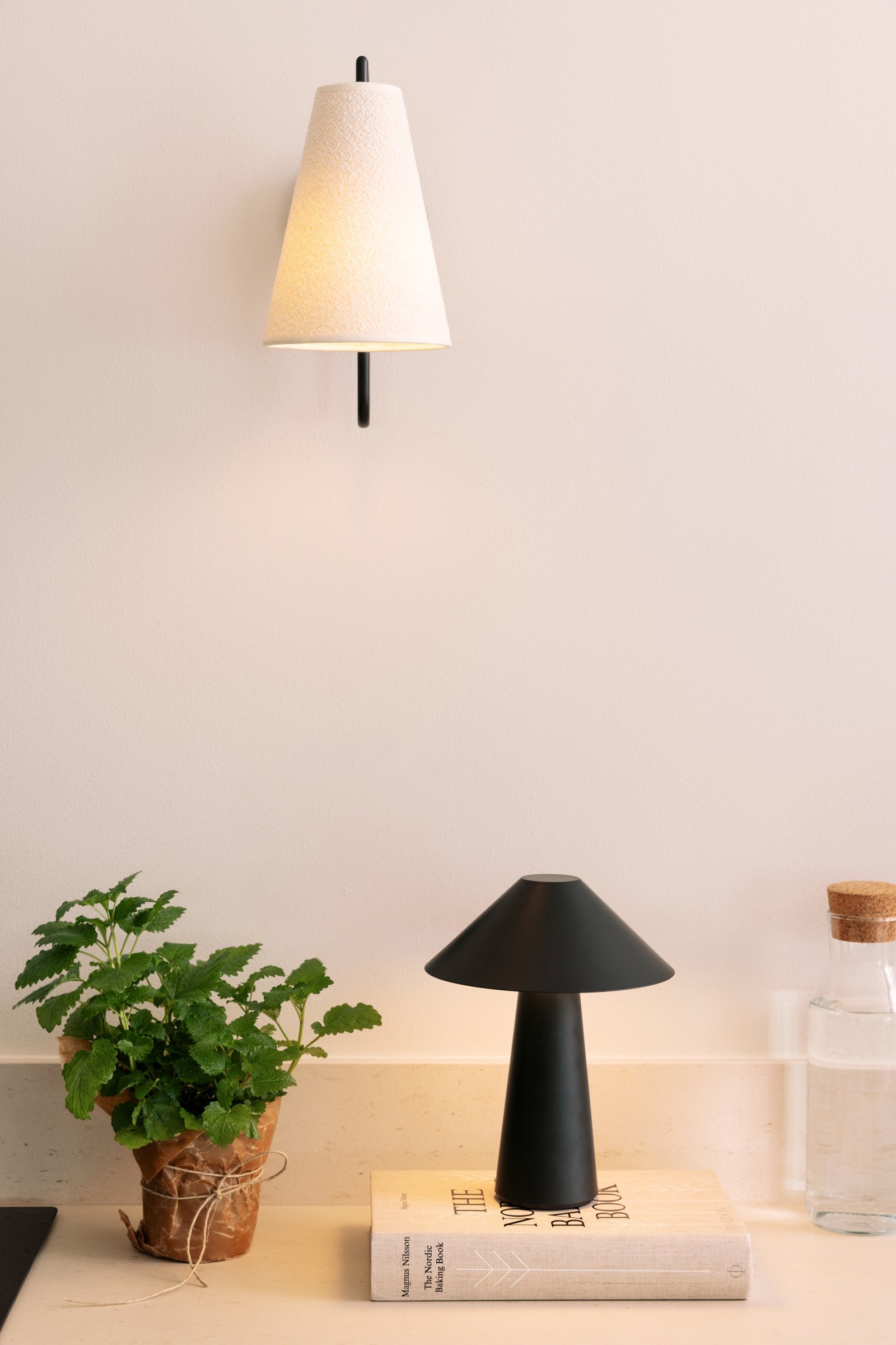 Globen Lighting Cannes Bærbar Bordlampe Svart 26cm