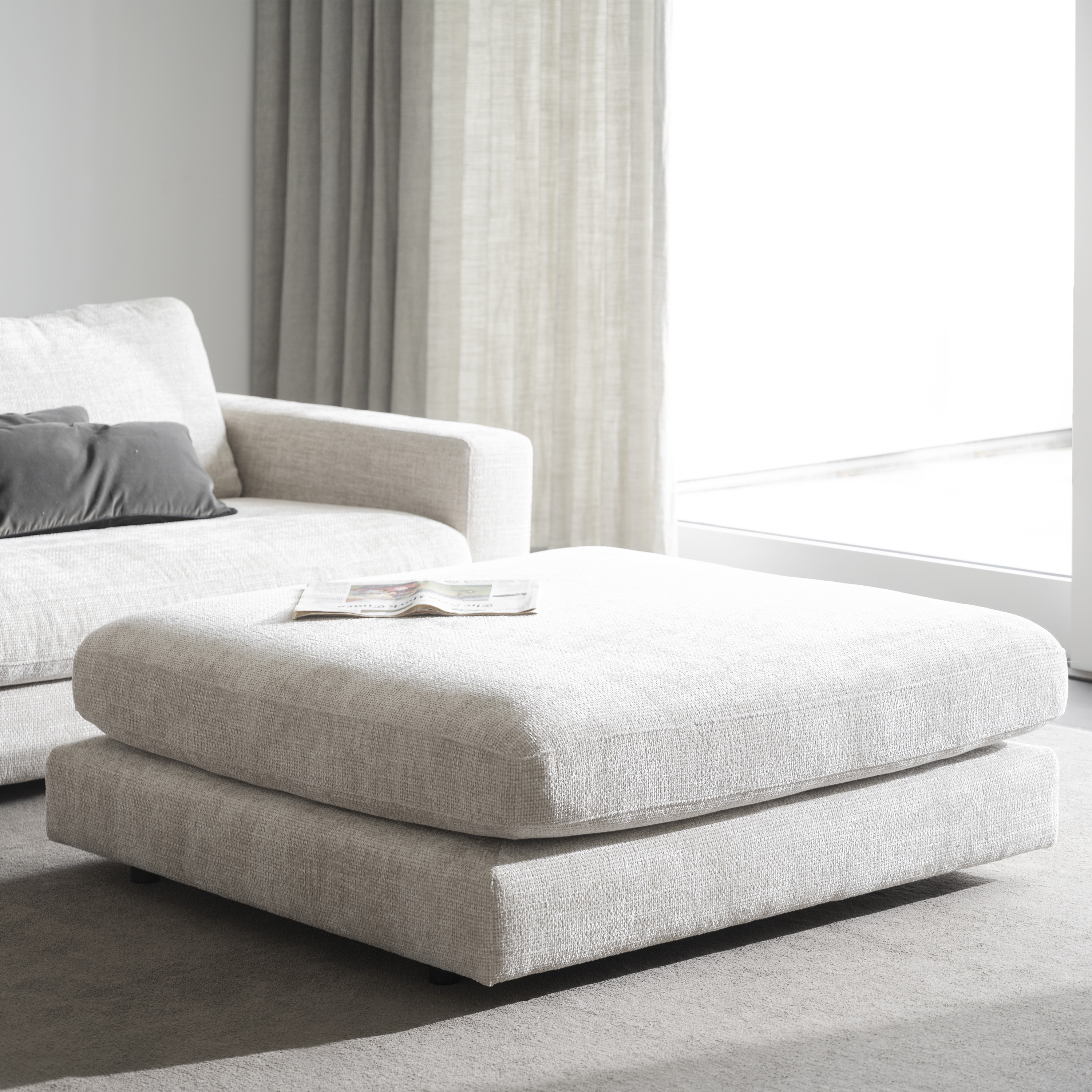 Rowico Home Duncan Fotpall Ljusgrå