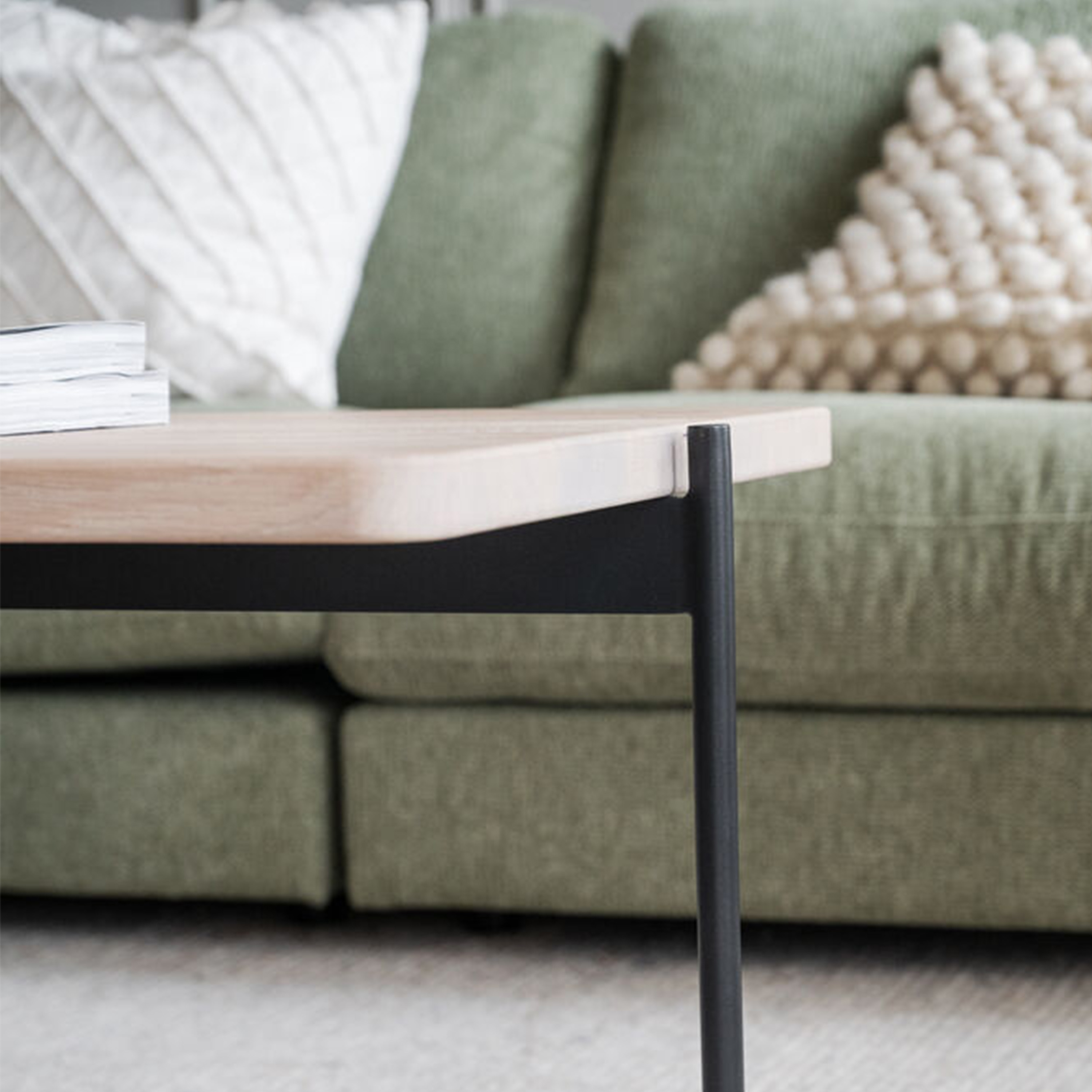 Rowico Home Shelton Couchtisch Weißpigmentiert/Schwarz 145x60cm