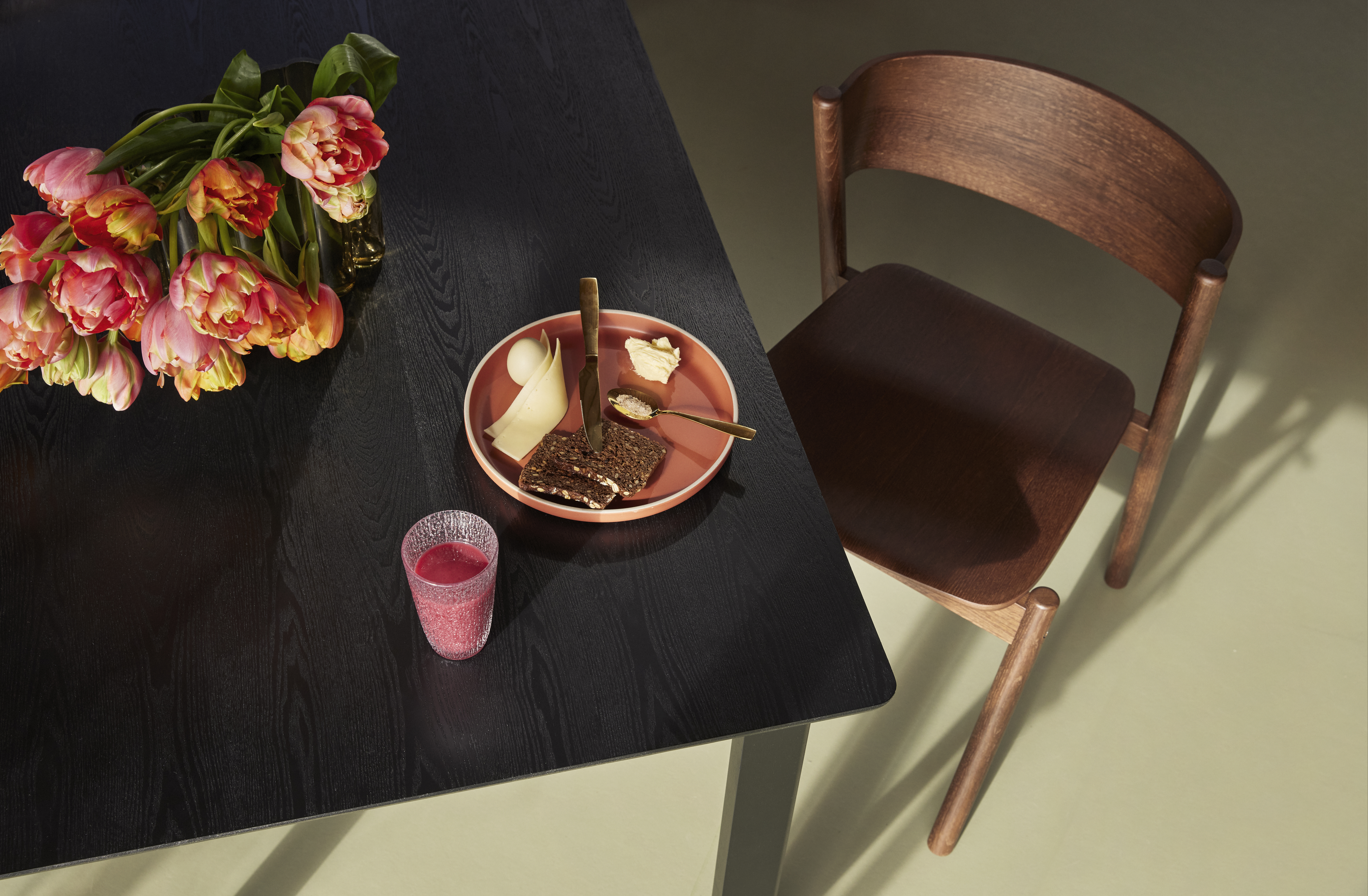 Hübsch Oblique Matstol Brun