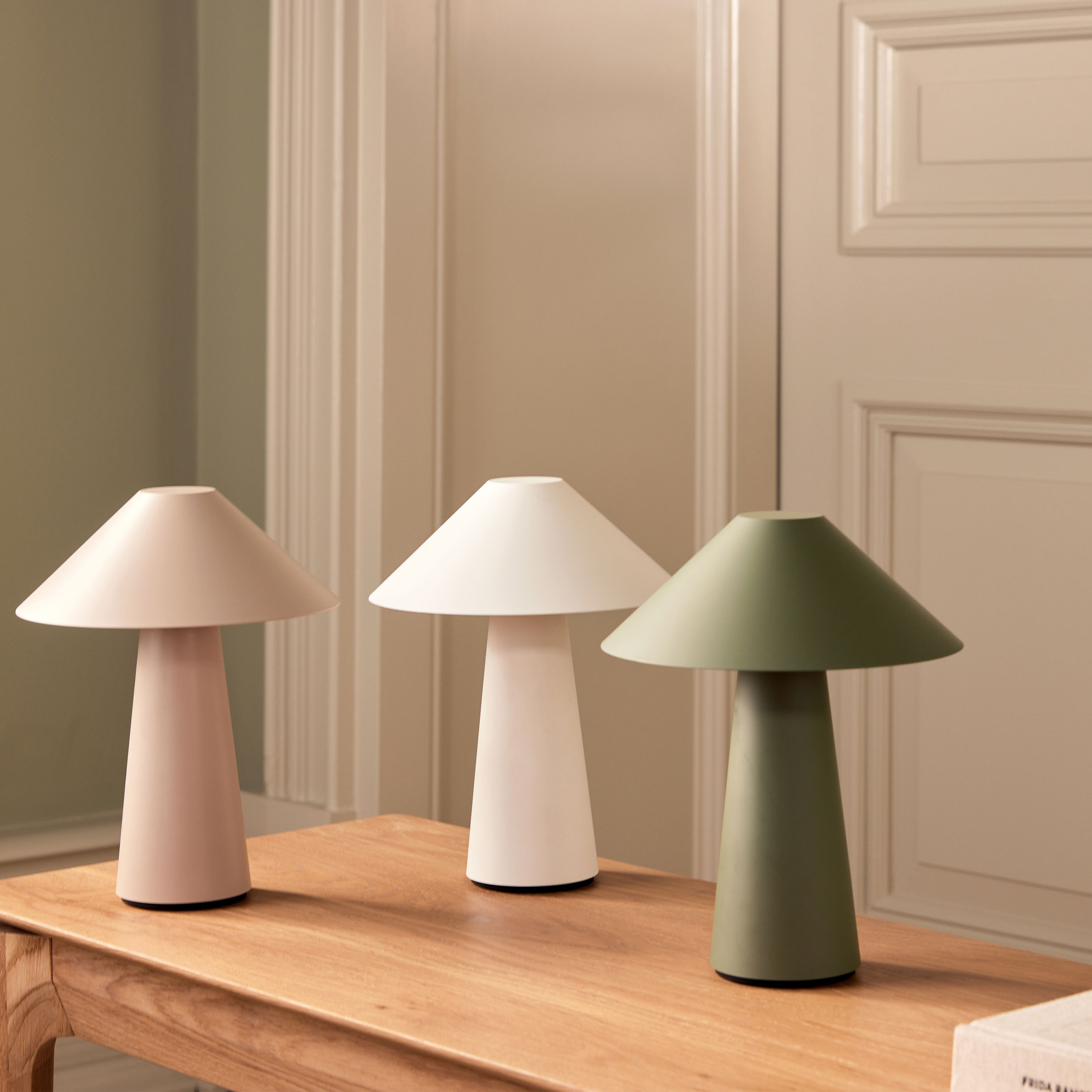 Globen Lighting Cannes Portabel Bordslampa Vit 26cm