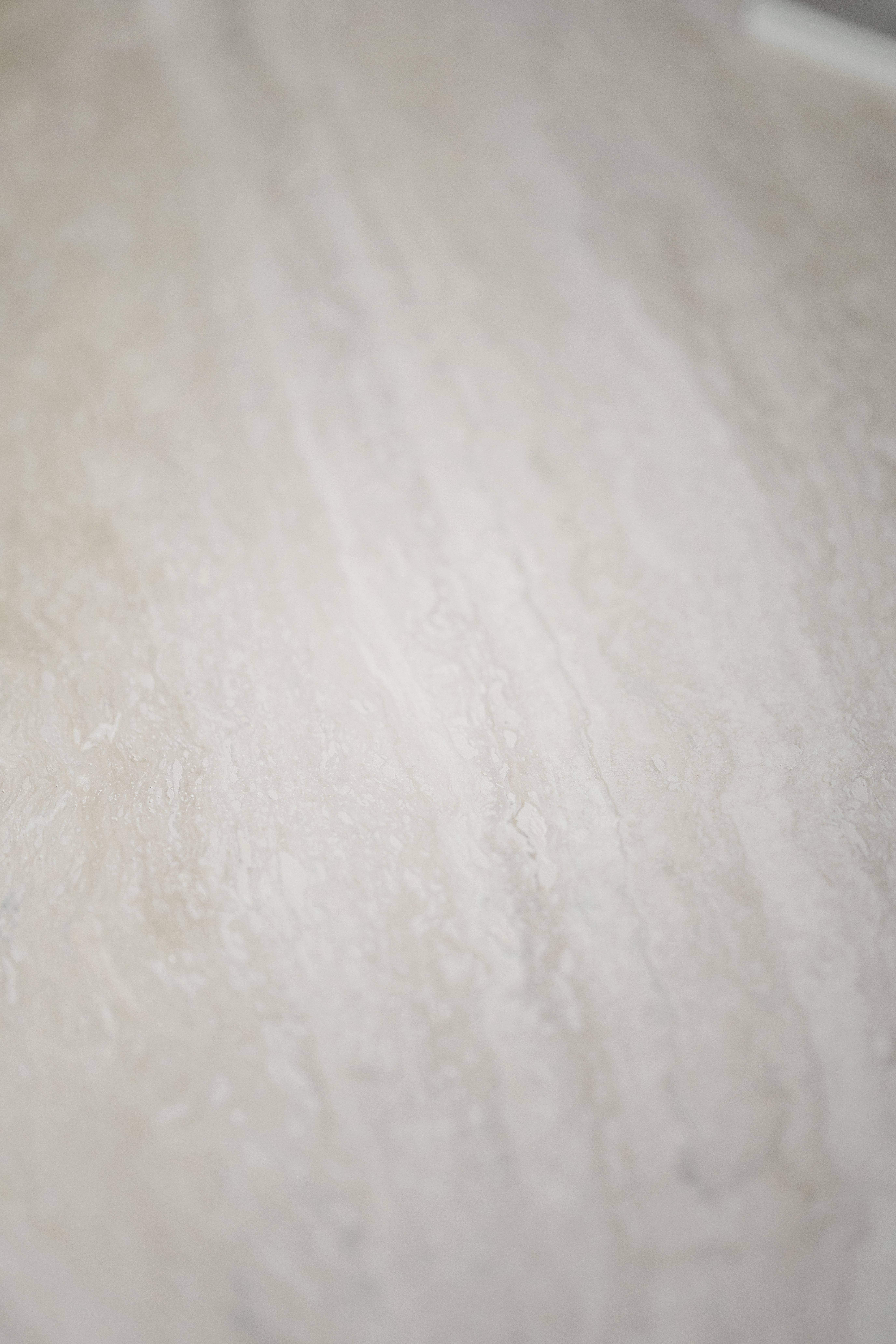 Rowico Home Taransay Esstisch Beige Travertin/Braune Eiche Ø125