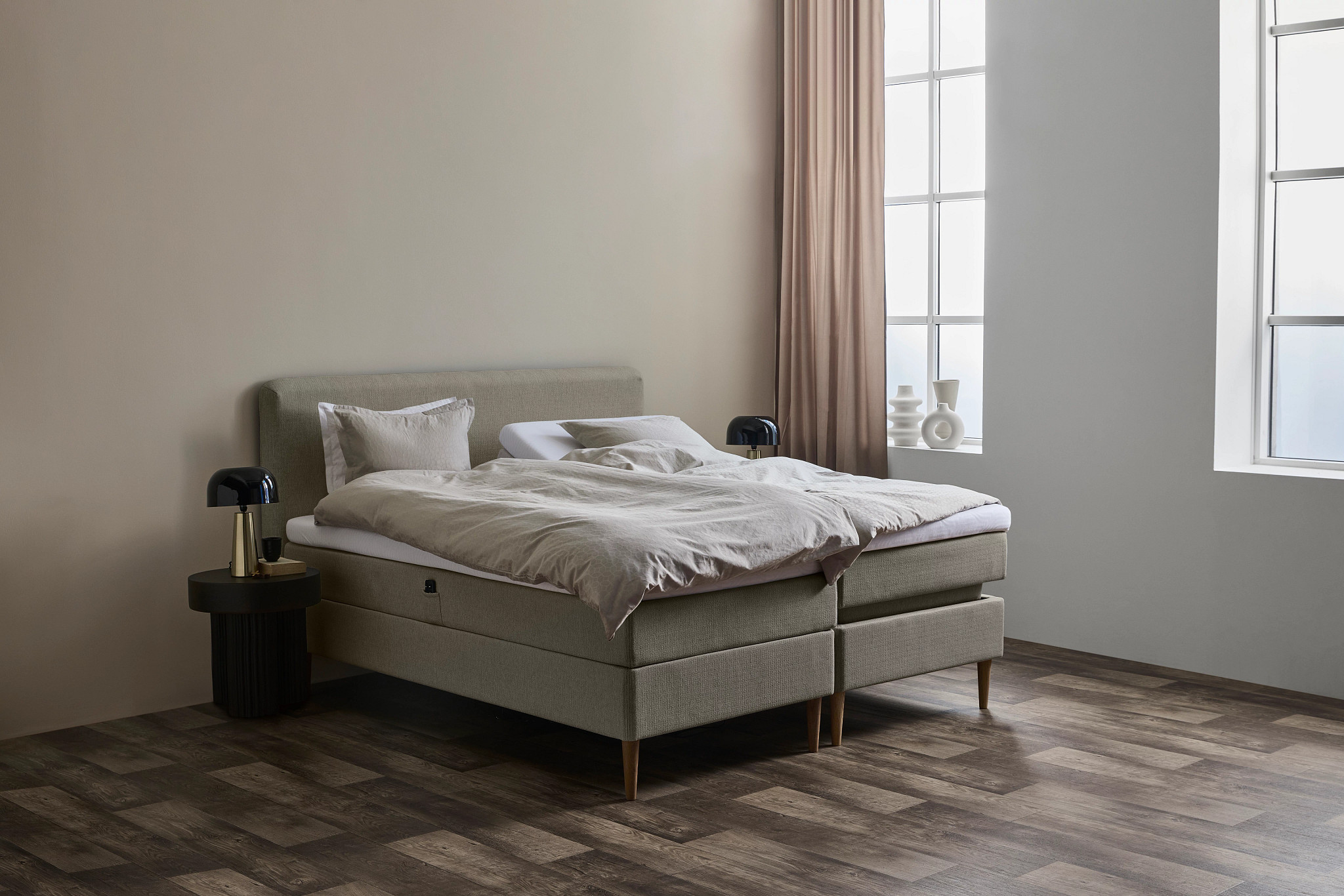 Tempur Promise Ställbar Säng Warm Grey 90x200 Pro Plus SmartCool 8cm Medium Rundat Ekben 19cm