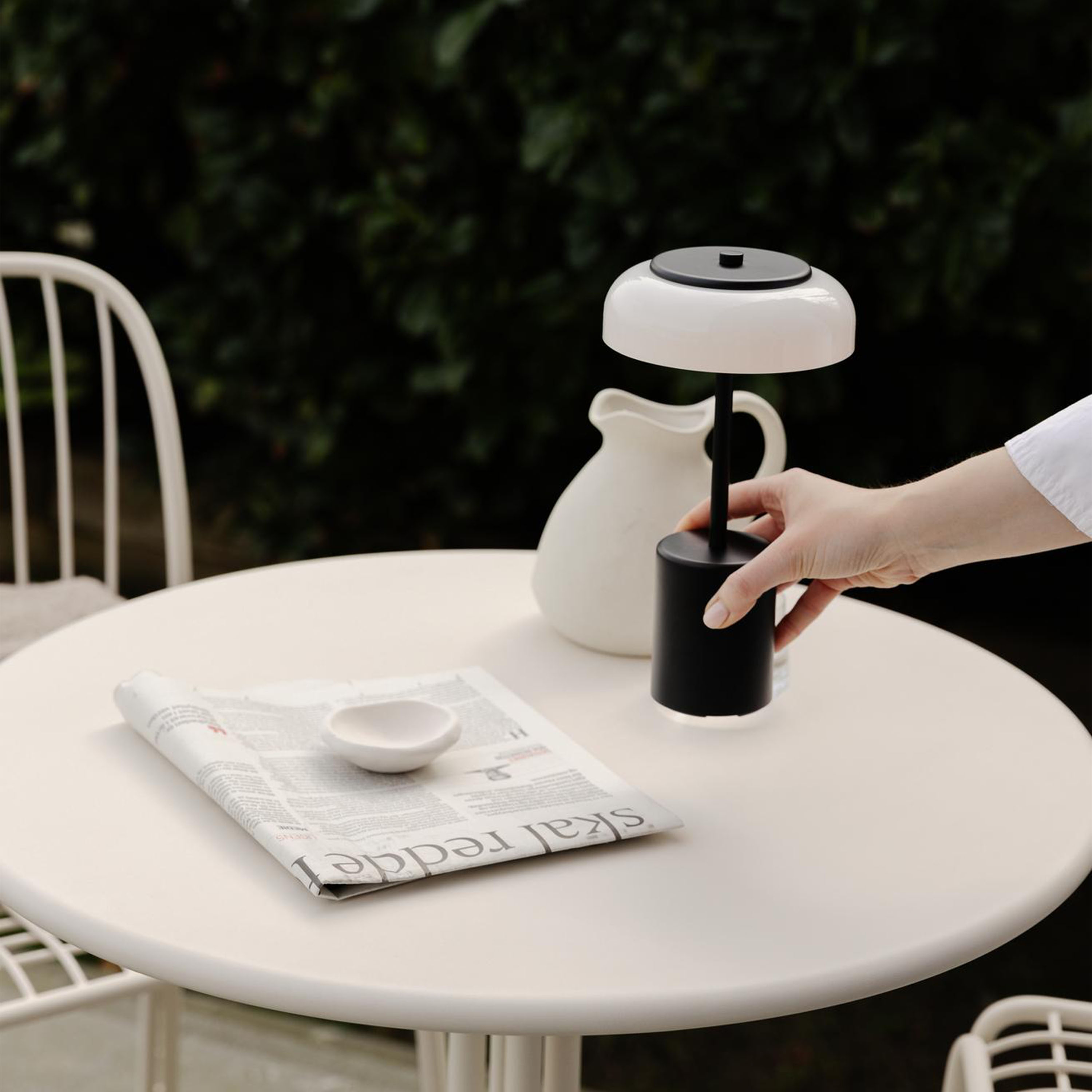 Nuura Blossi Portabel Bordslampa Black/Opal Mini