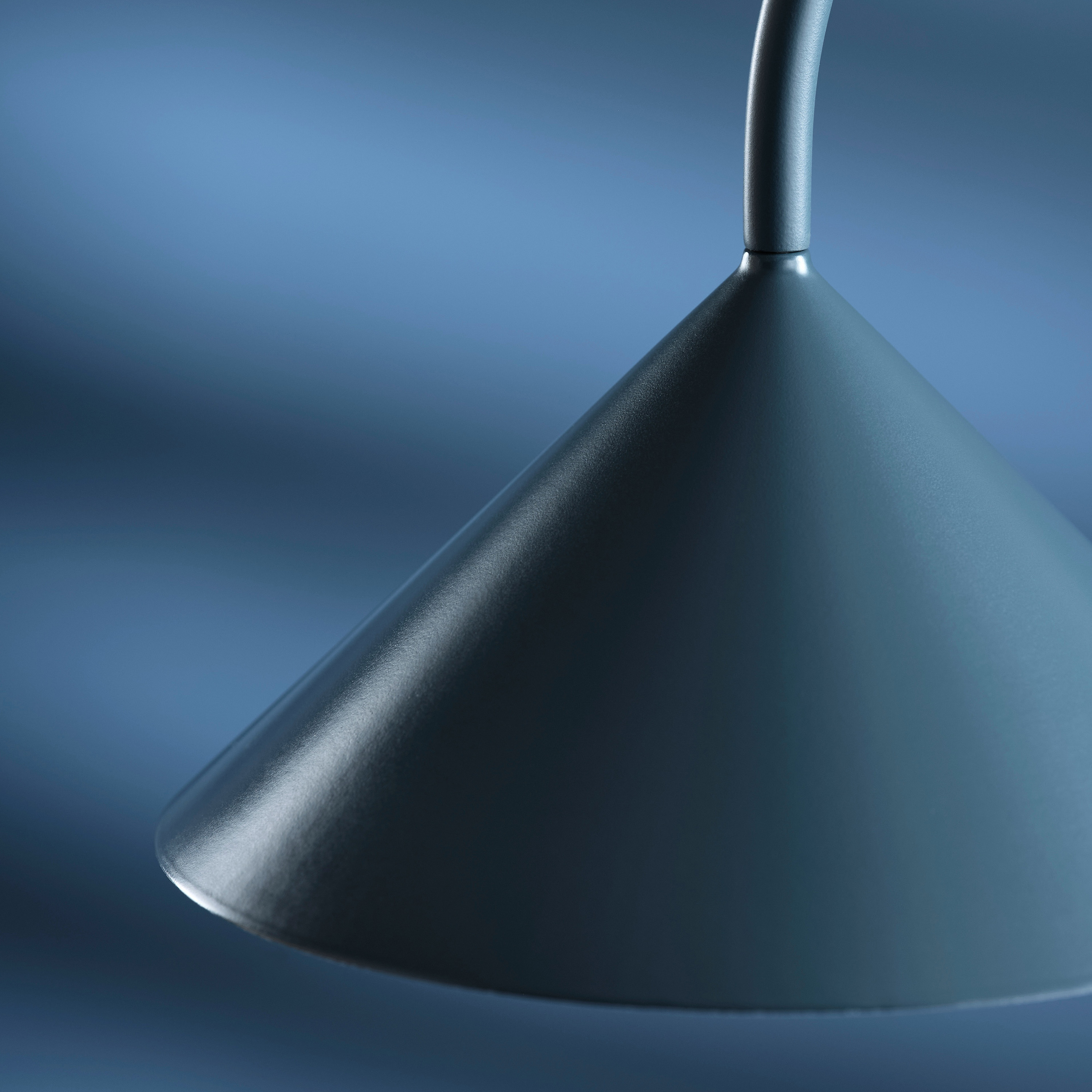 Frandsen Grasp Kannettava Pöytävalaisin Matt Petroleum 72cm