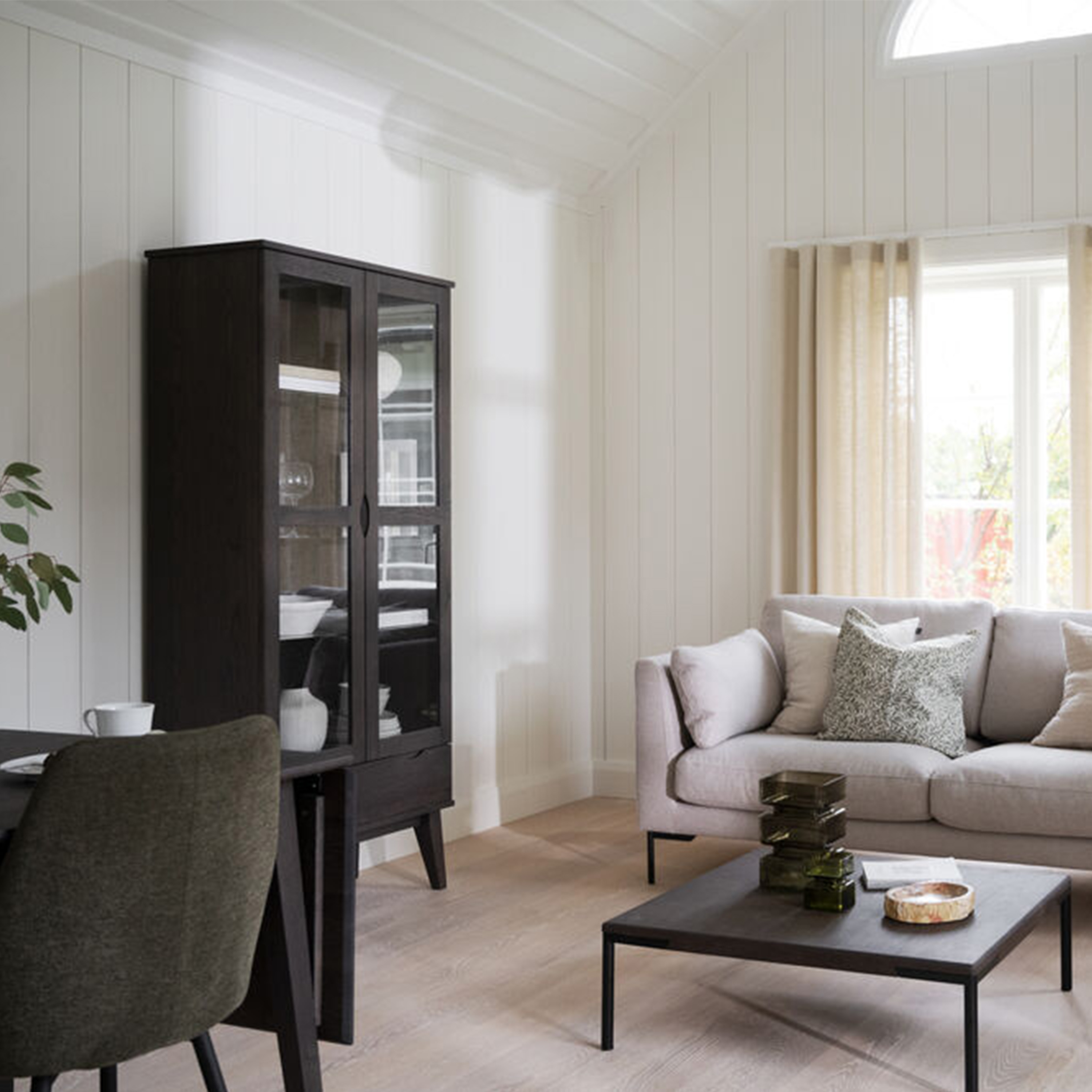 Rowico Home Filippa Vitrine Schrank Dunkelbraun 185cm