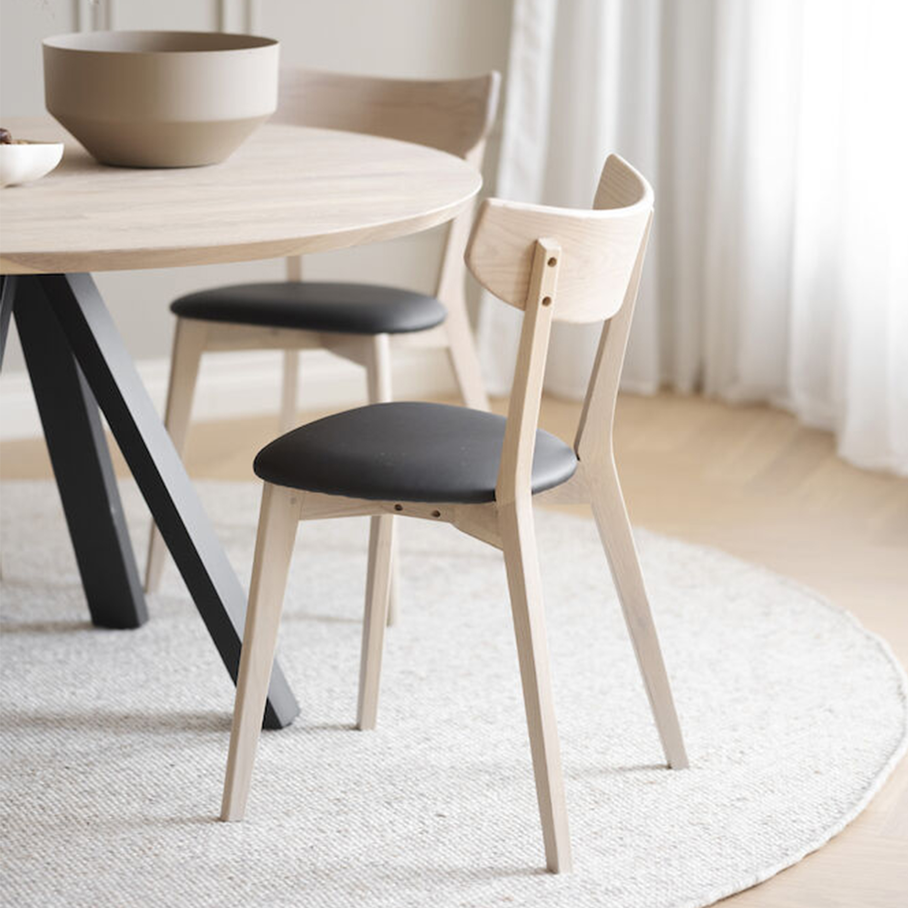 Rowico Home Ami Matstol Vitpigmenterad/Svart