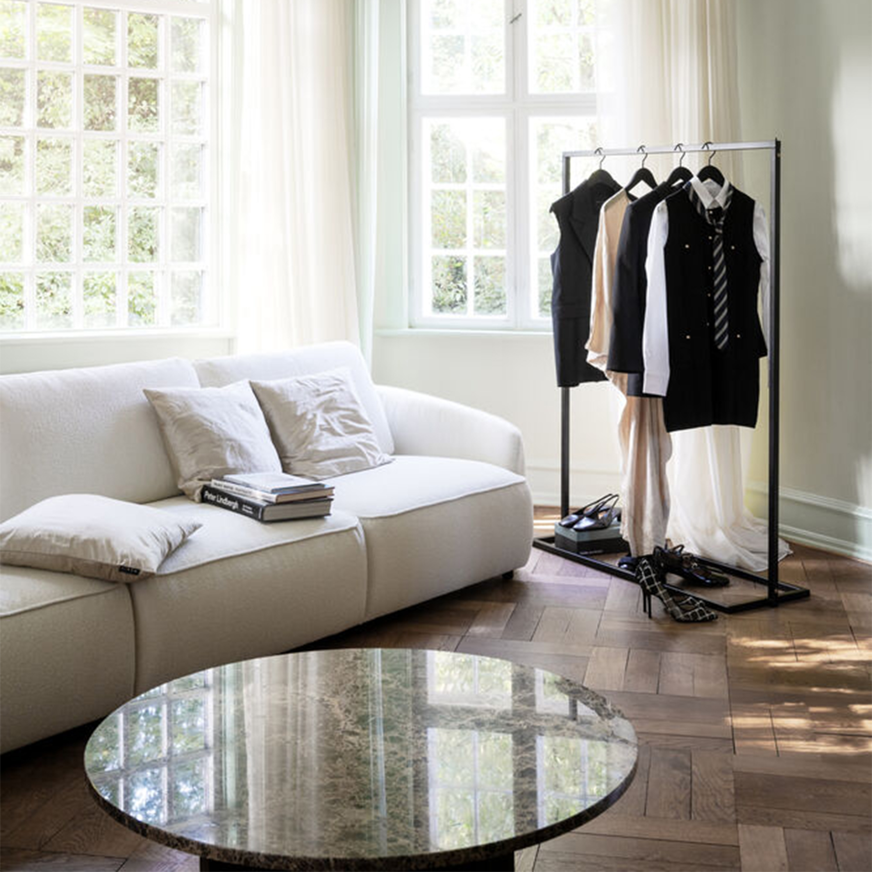 Rowico Home Brooksville Couchtisch Braun Marmor/Eiche Ø90