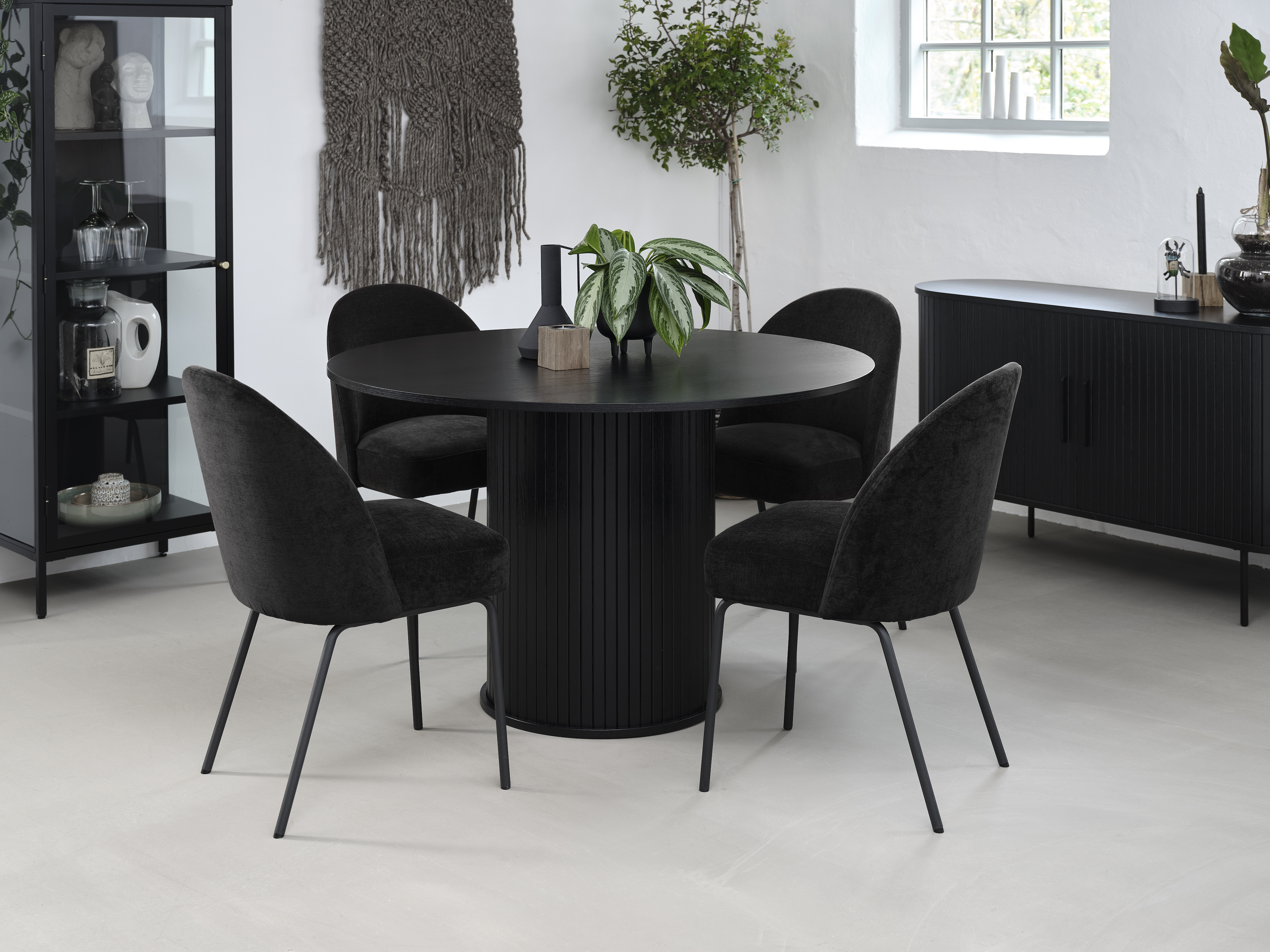Nordic Home Dara Spisebord Eik Black Ø120