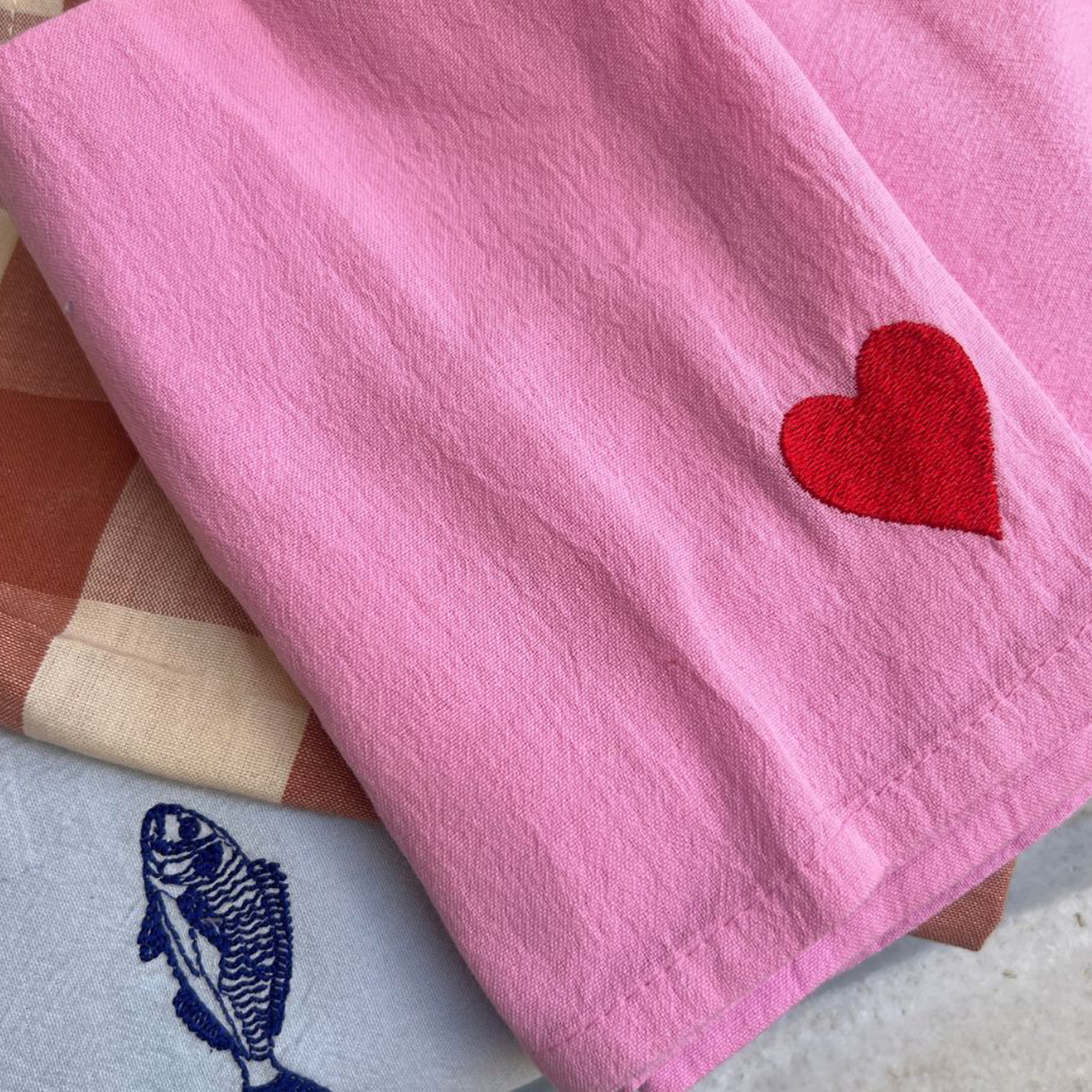 Midnatt Midnattin Pink Hearts -lautasliinojen 4-pakkaus