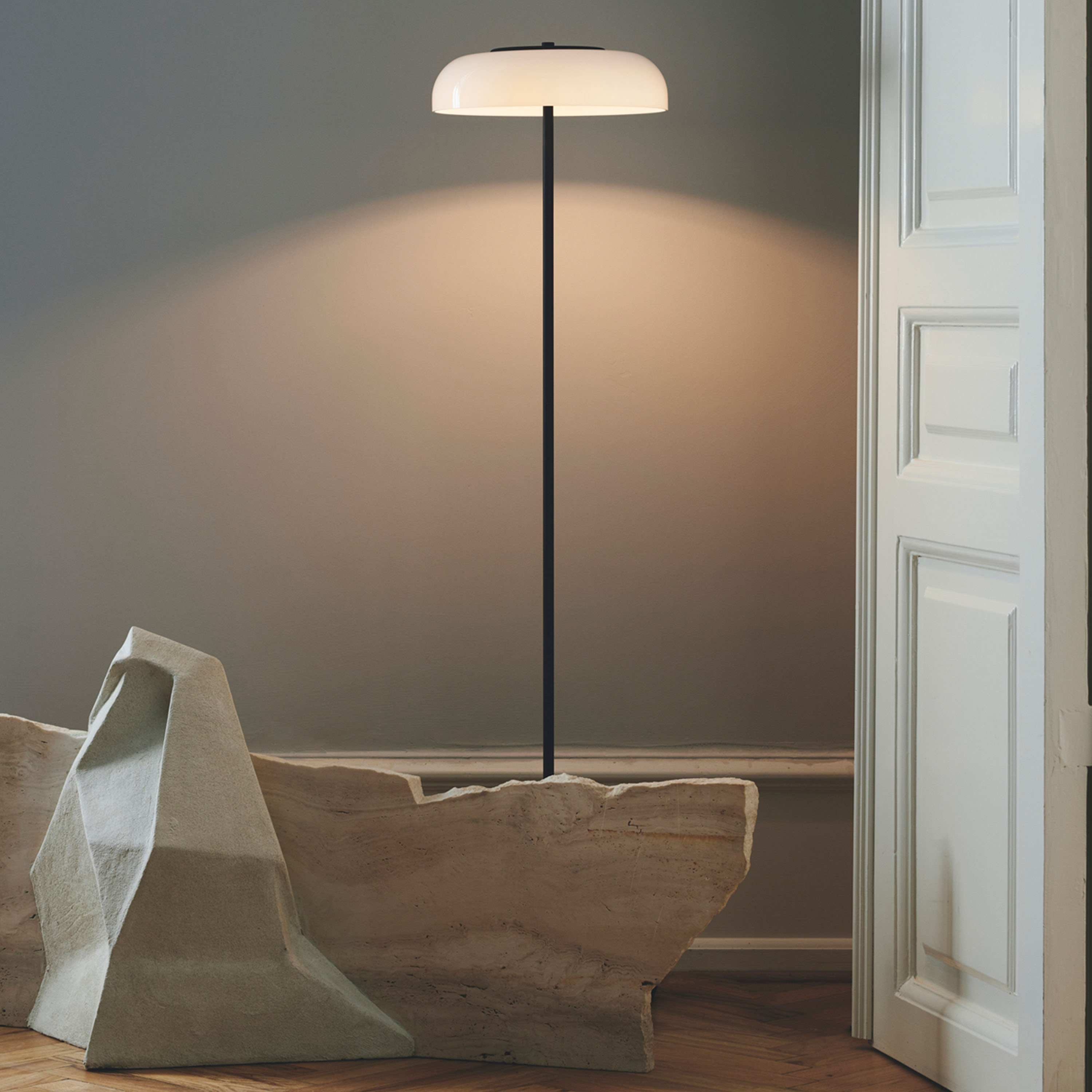 Nuura Blossi Golvlampa Black/Opal