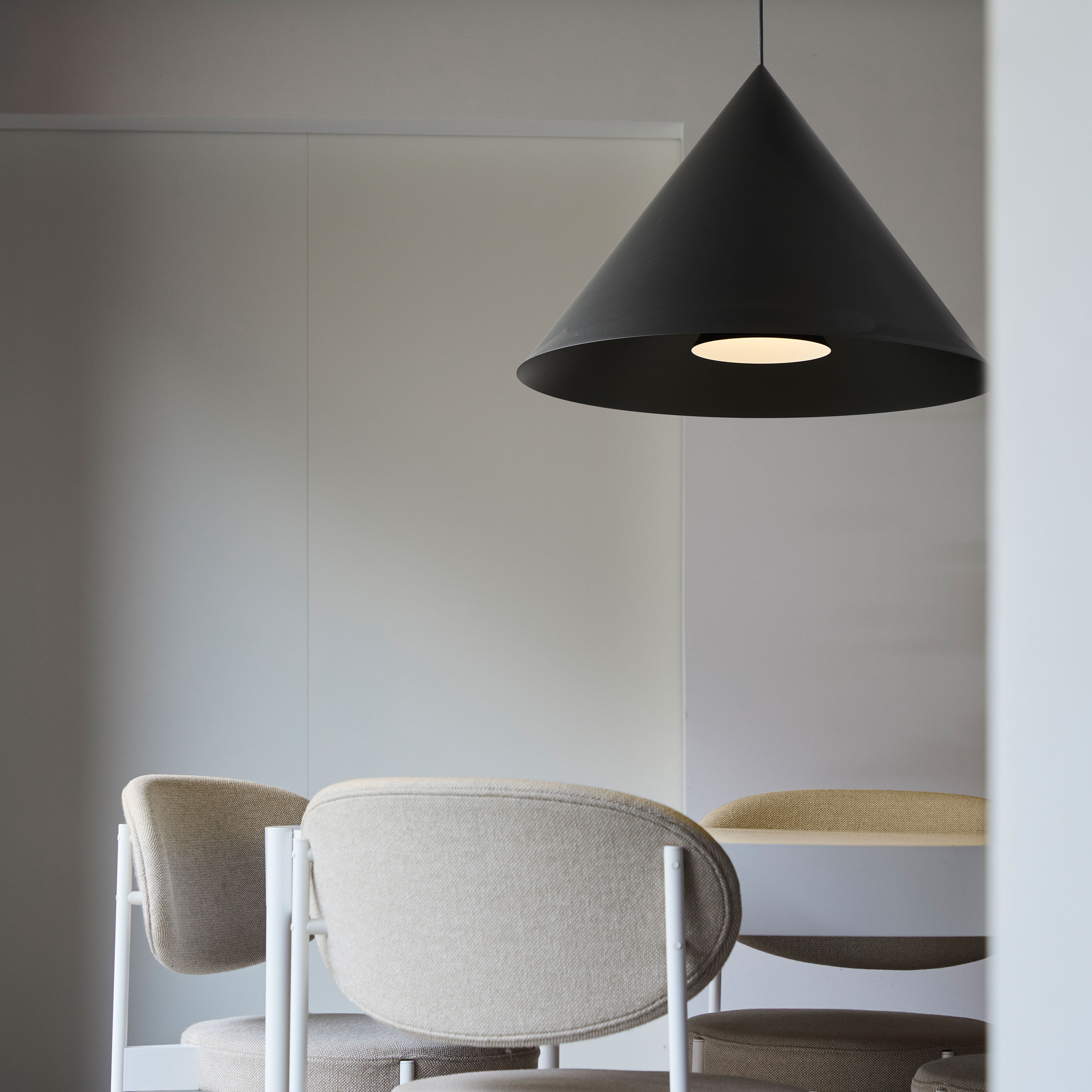 LOOM Design Hanzu So Taklampa Black Ø55