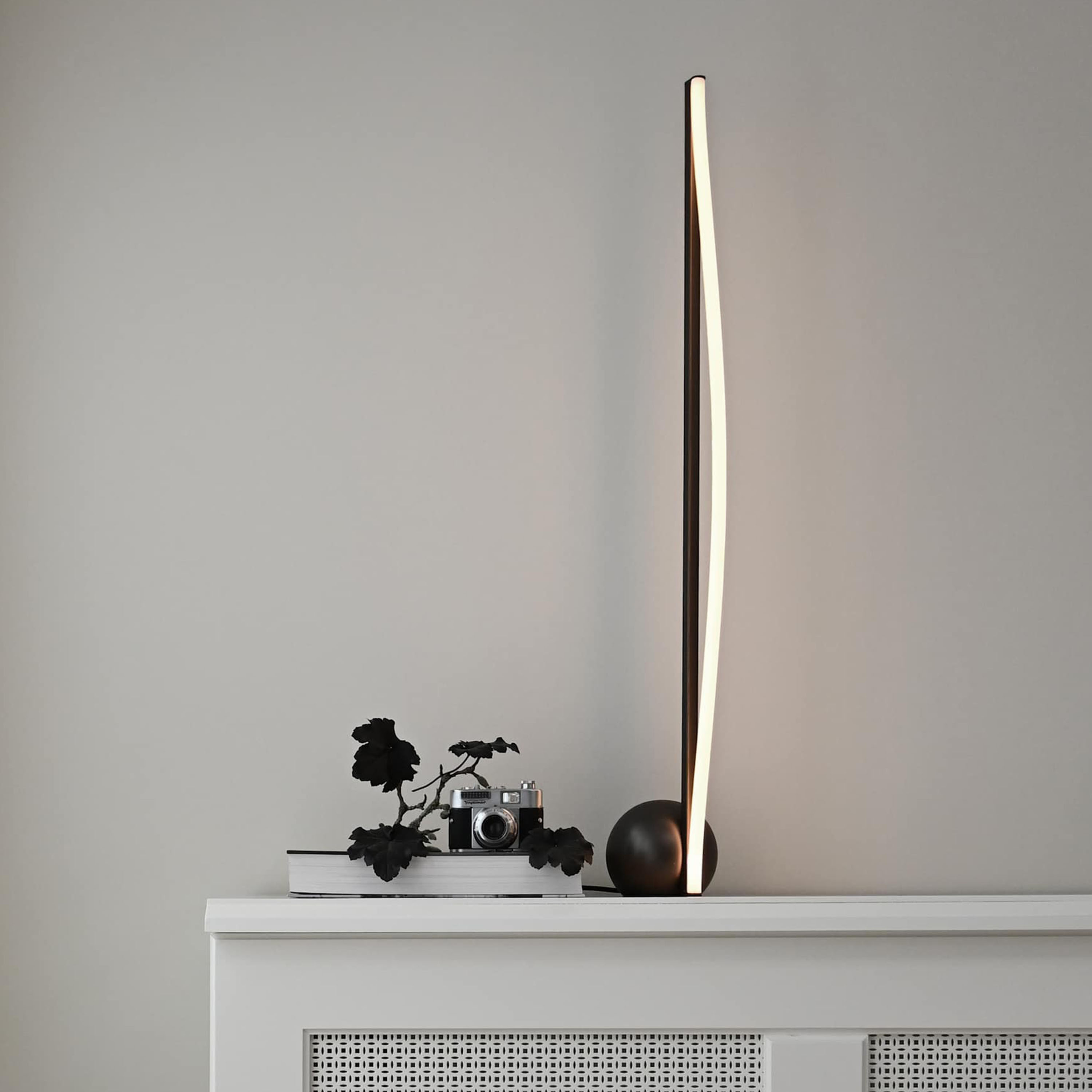 101 Copenhagen Bow Stehleuchte Bronze 100cm