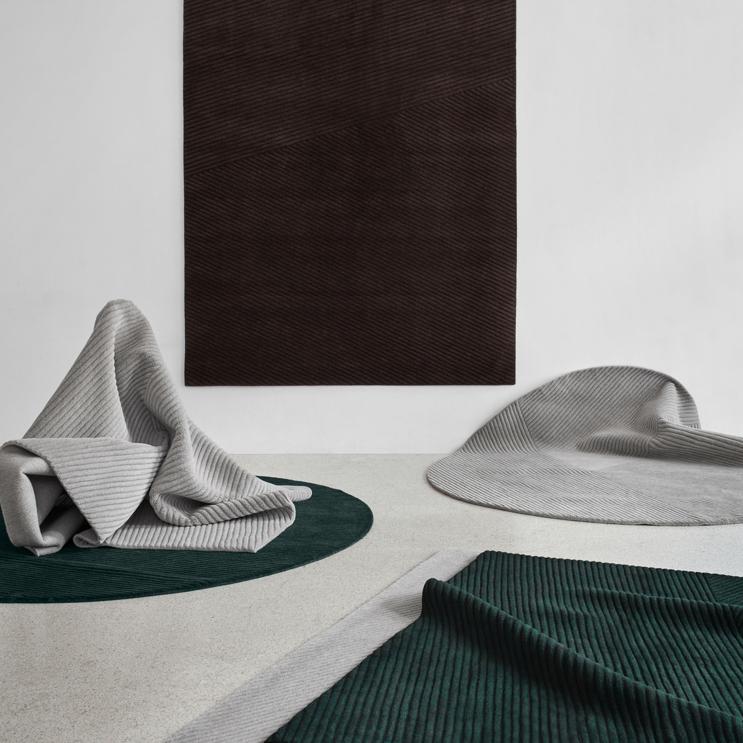 Northern Row Pyöreä Villamatto Dark Green Large