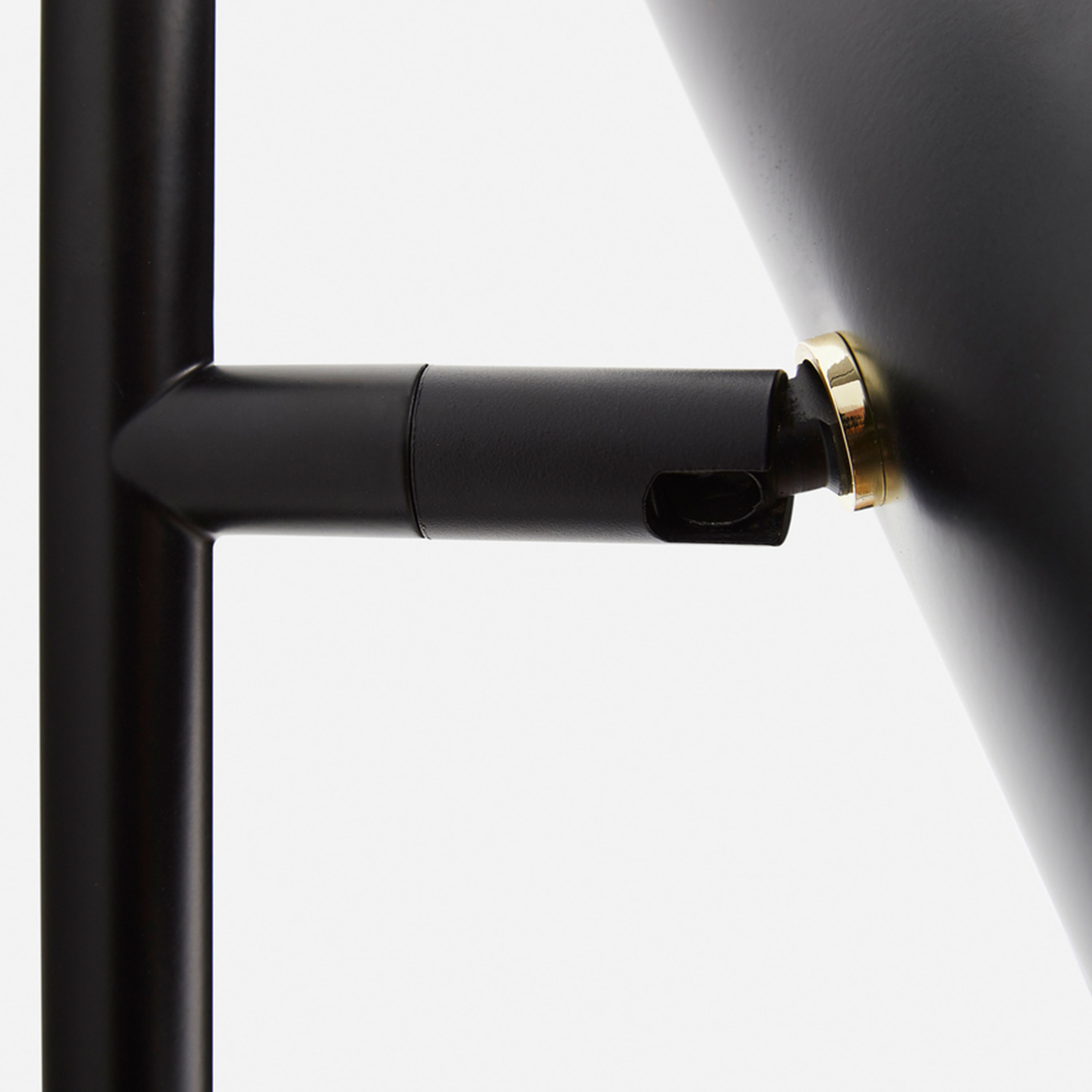 Woud Cono Seinävalaisin Musta 33 cm