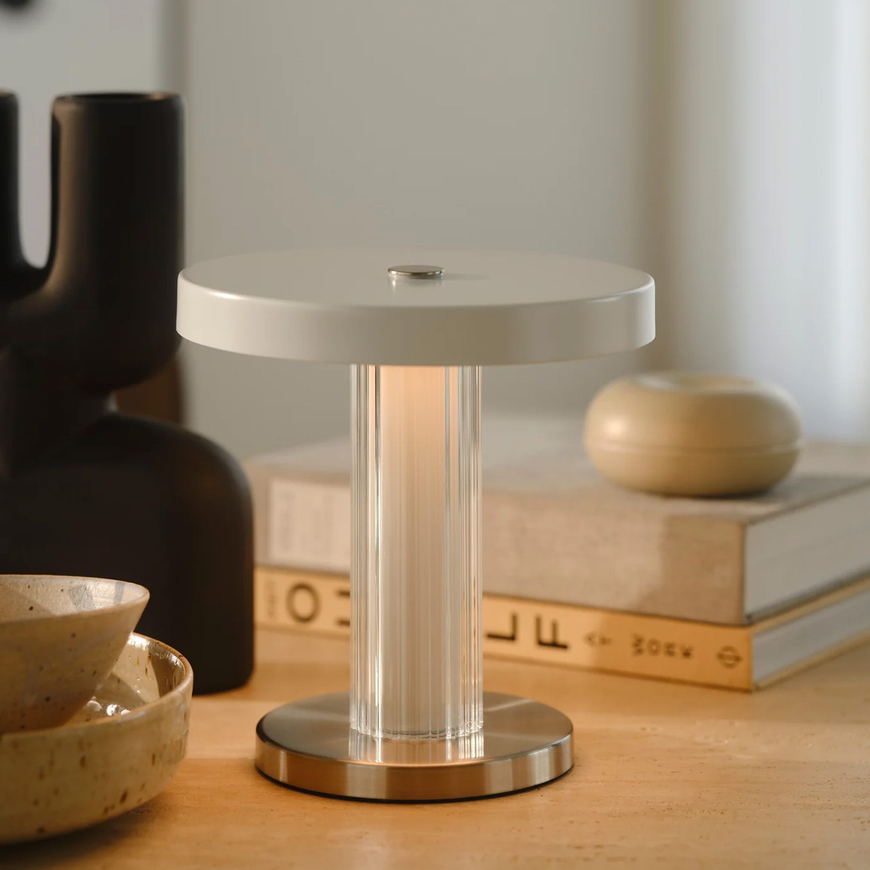 Design For The People Trezzi Bærbar Bordlampe Hvit