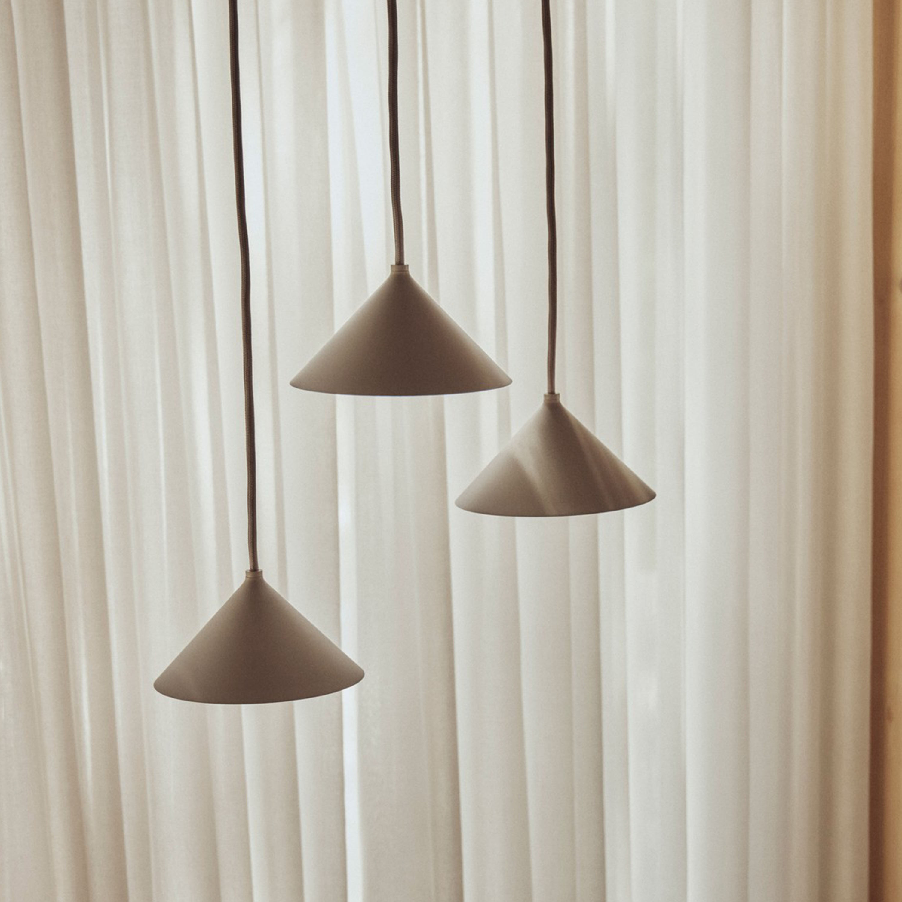 Frandsen Grasp Taklampa Sand Grey Ø15