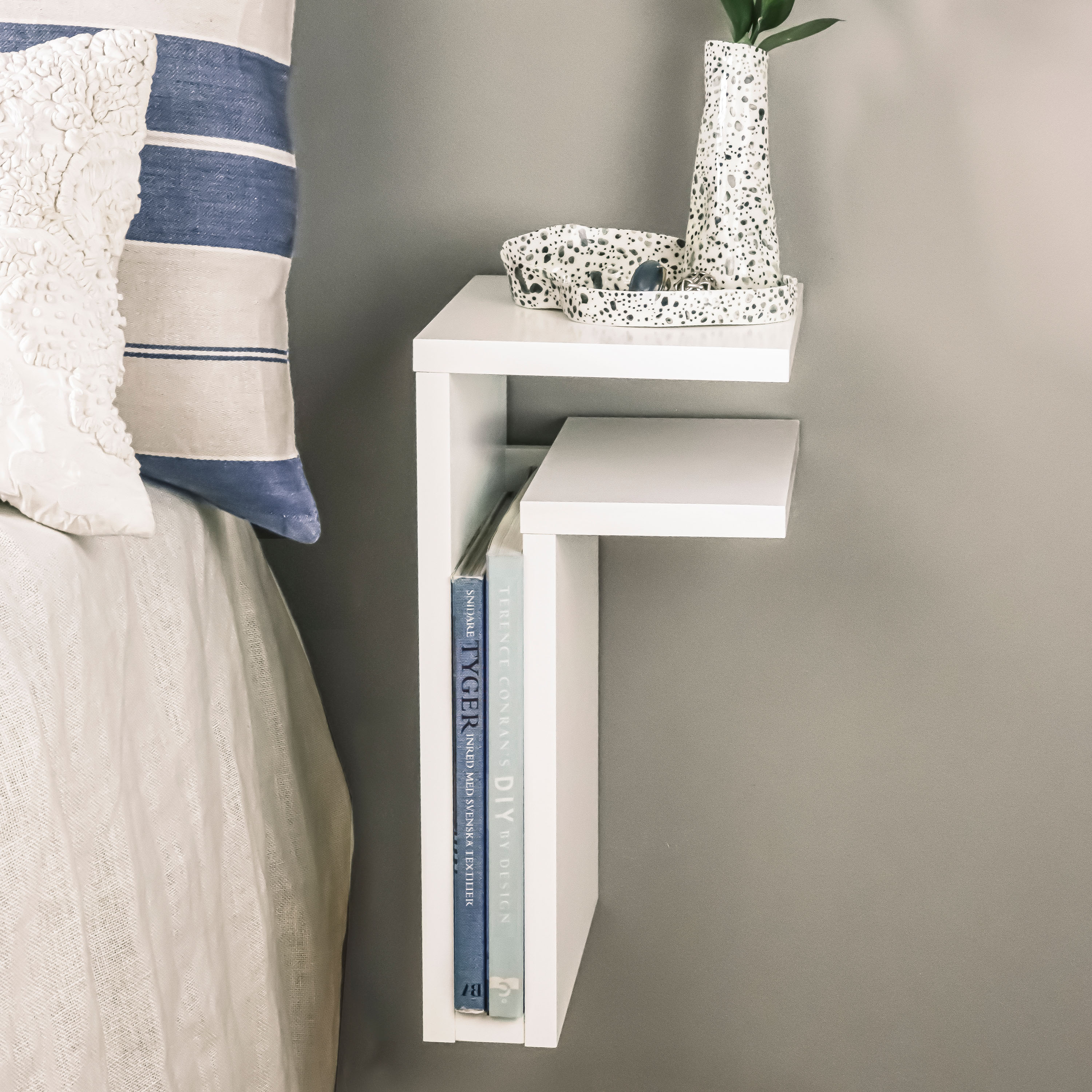 Maze F-Shelf Right Bedside Table White