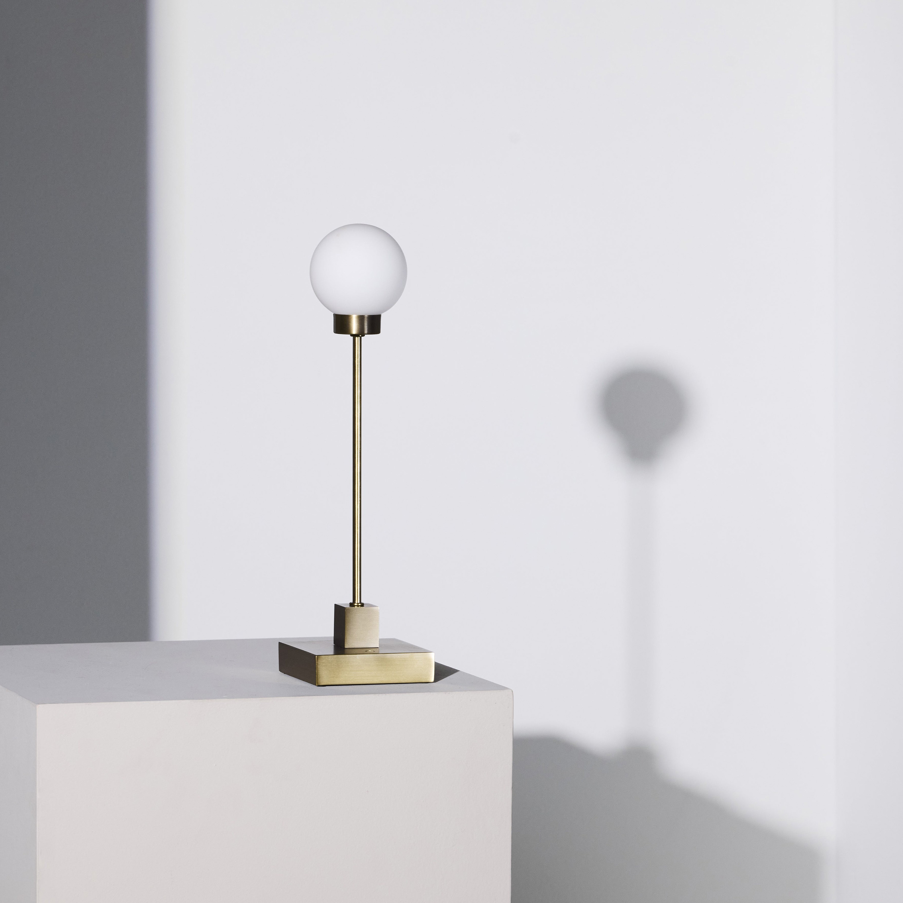 Northern Snowball Tischlampe Tragbar Messing