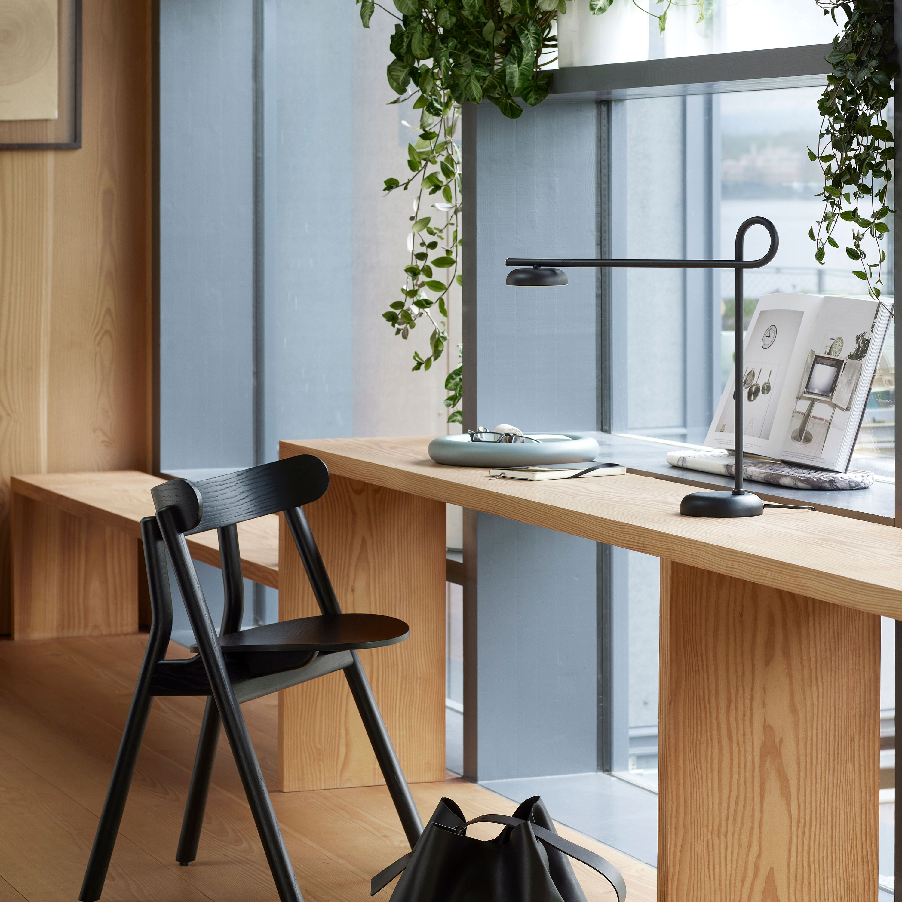 Northern Salto Tischleuchte Black