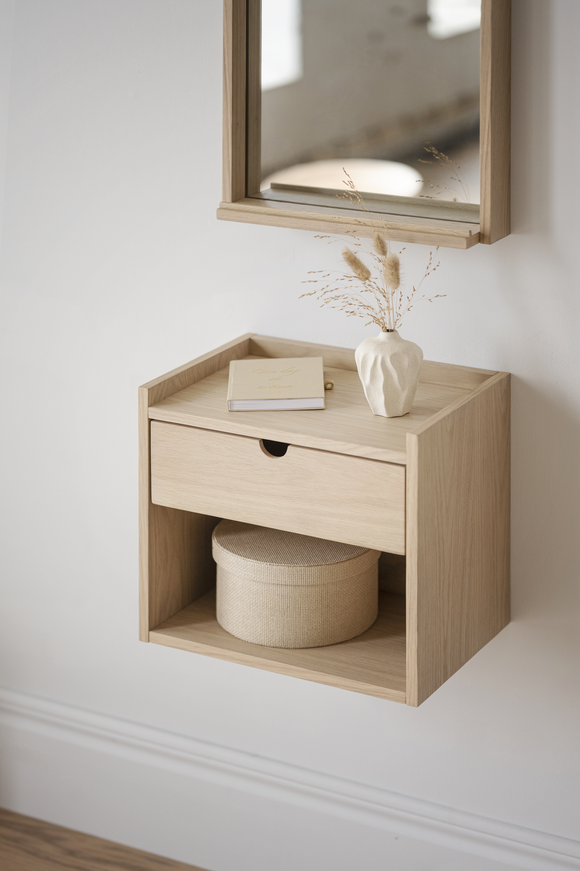 Rowico Home Hillmond Nachttisch / Wandkabinett, weiß pigmentiert, 40 cm