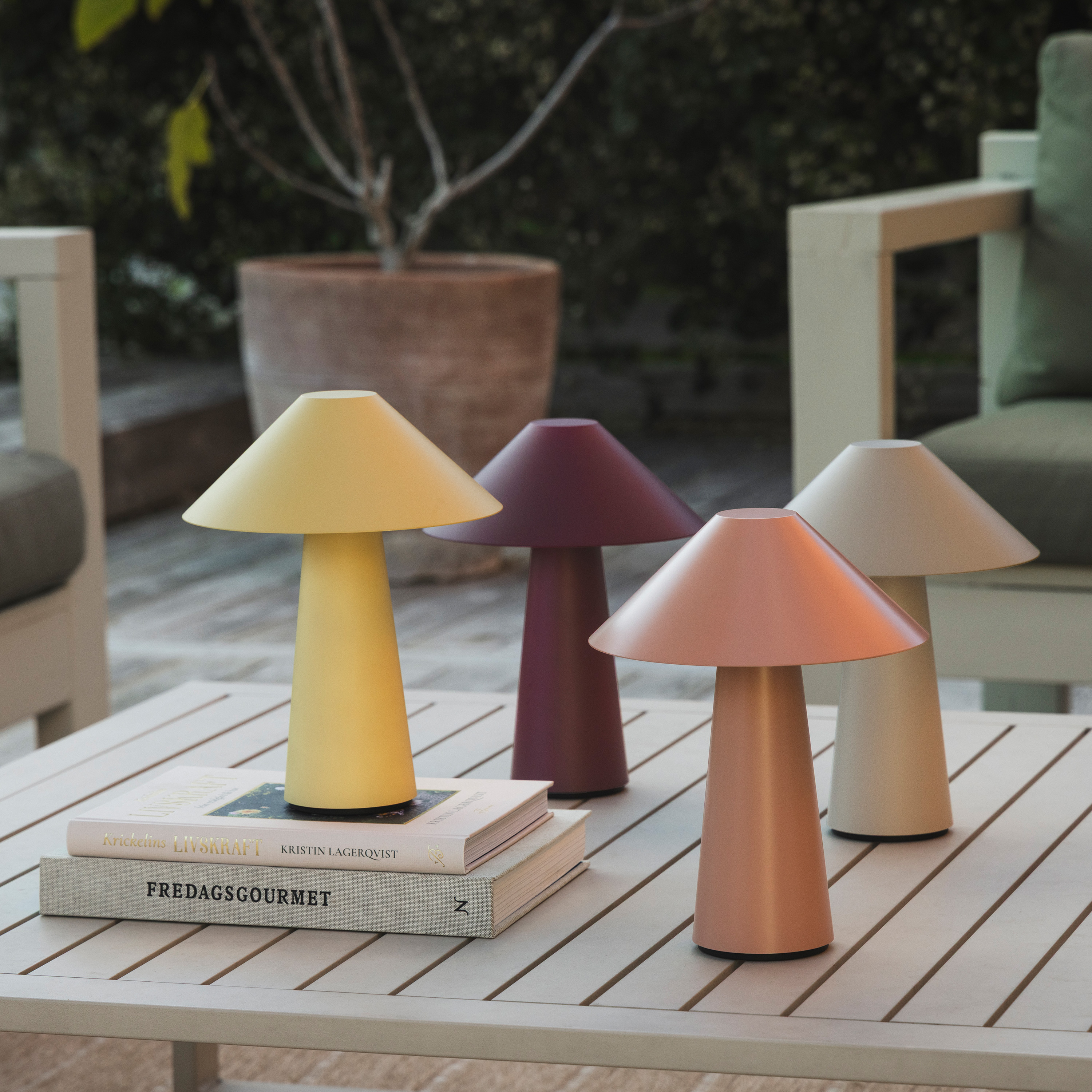 Globen Lighting Cannes Bærbar Bordlampe Burgunder 26cm