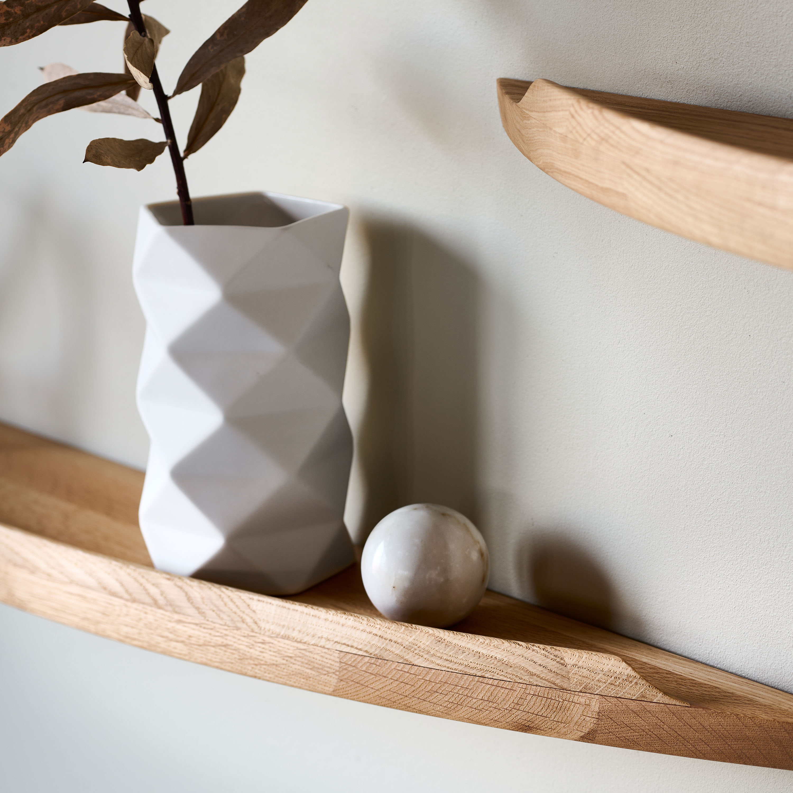 Aakjaer Furniture Arcus Vegghylle Naturo ljet Eik Stor