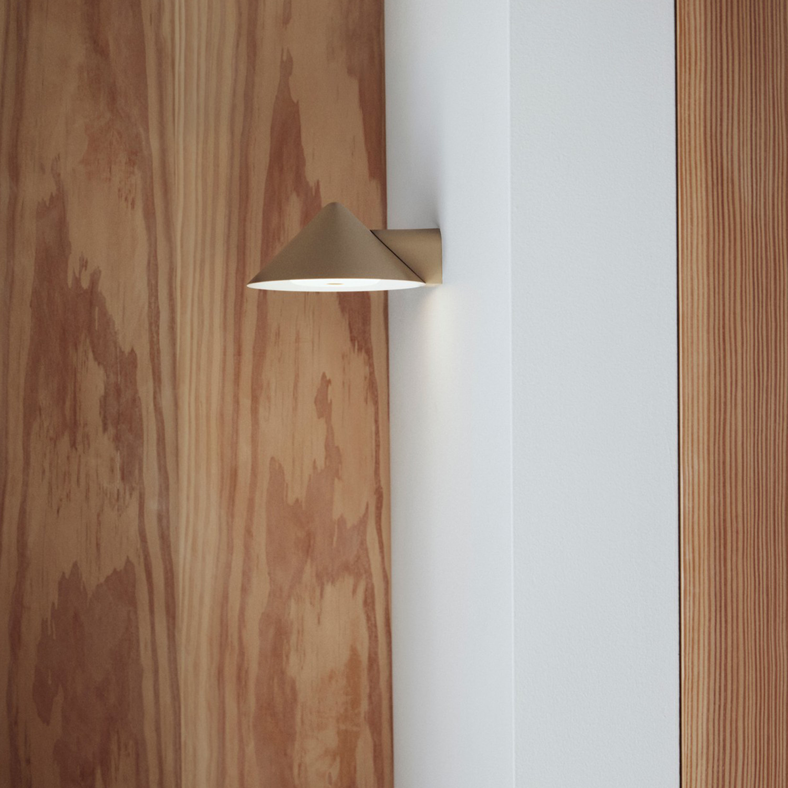 Frandsen Grasp Vägglampa Sand Grey