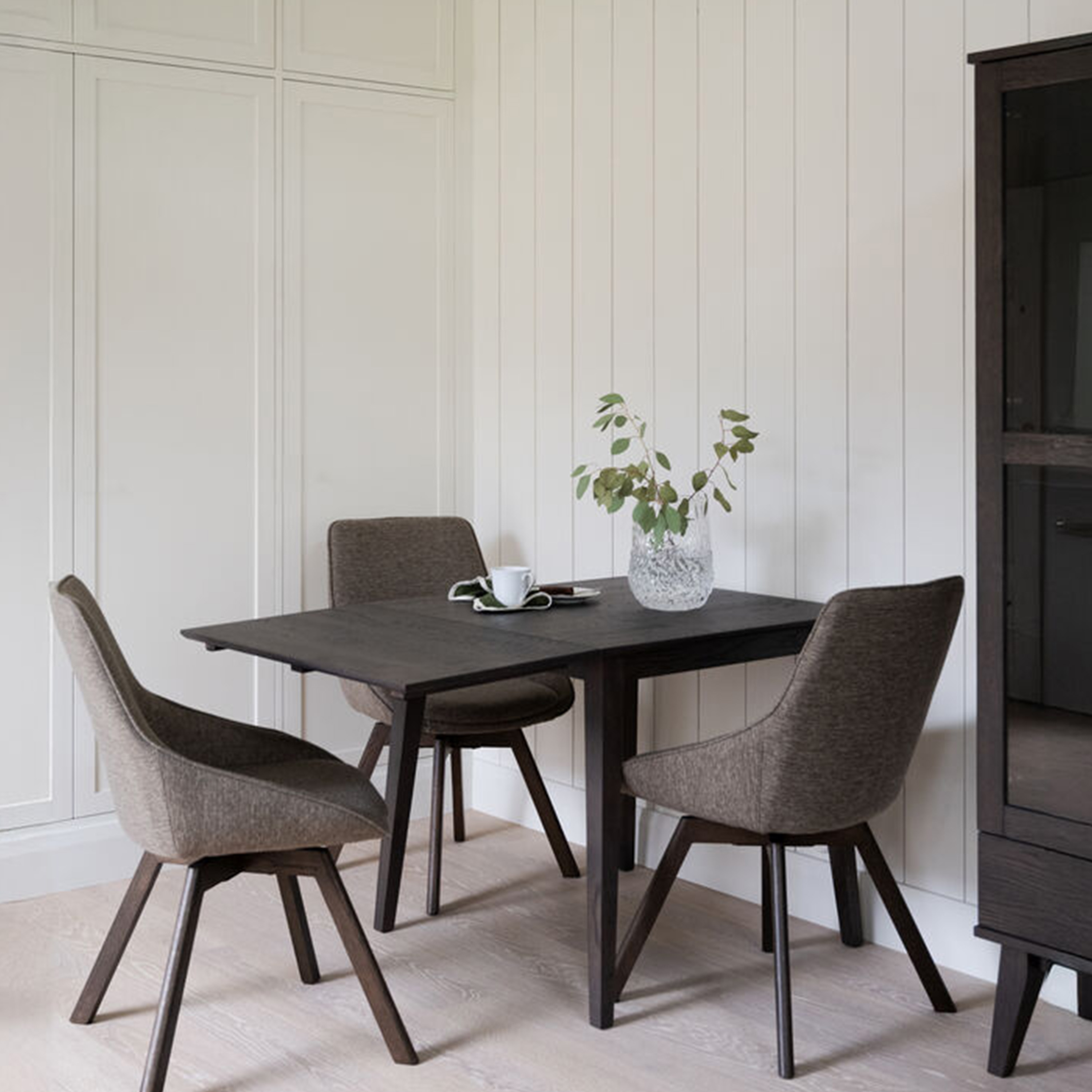 Rowico Home Filippa Klaffbord Mörkbrun Ek 80cm