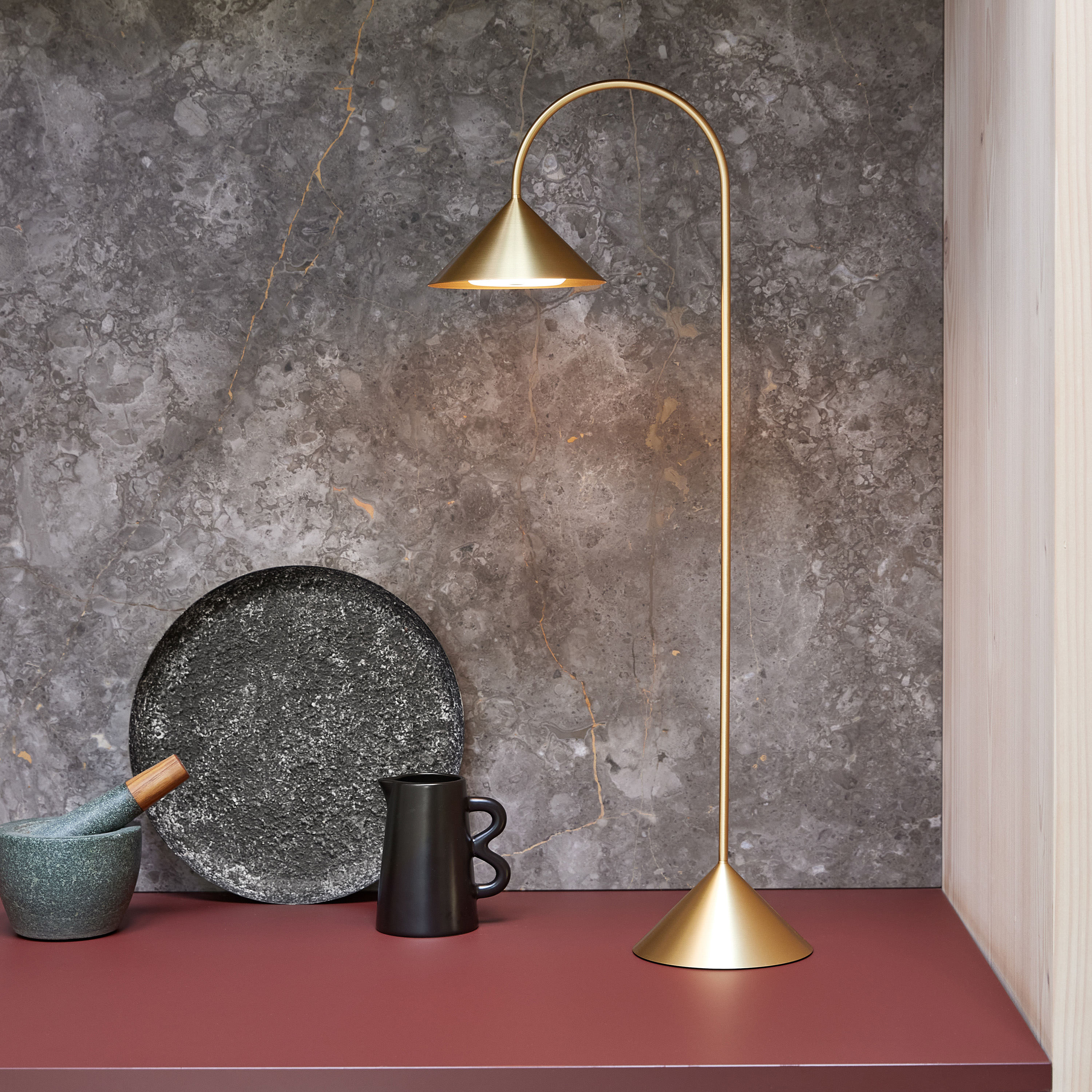 Frandsen Grasp Kannettava Pöytävalaisin Solid Brass 72cm