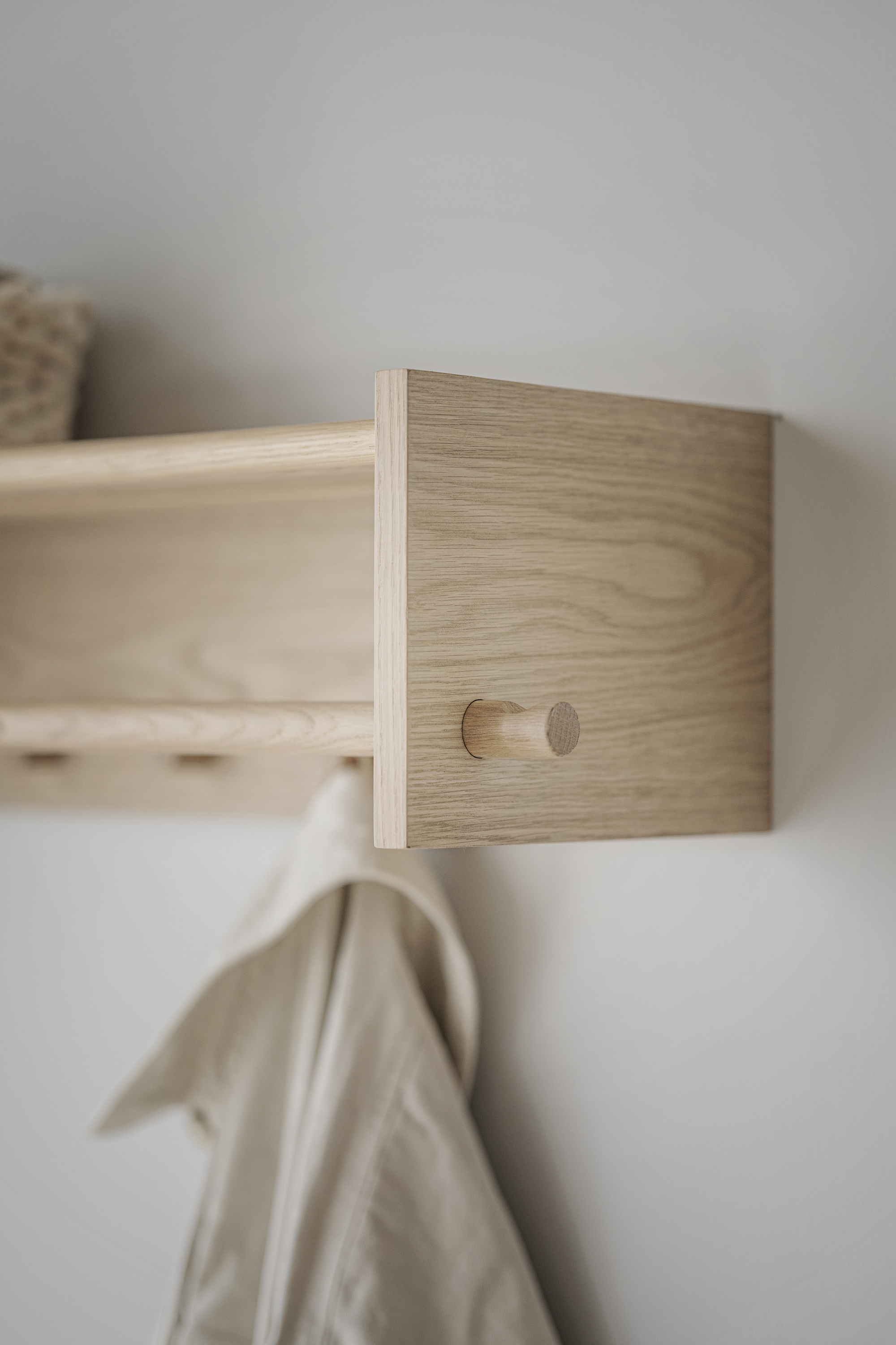 Rowico Home Hillmond Hatthylla Vitpigmenterad 80cm