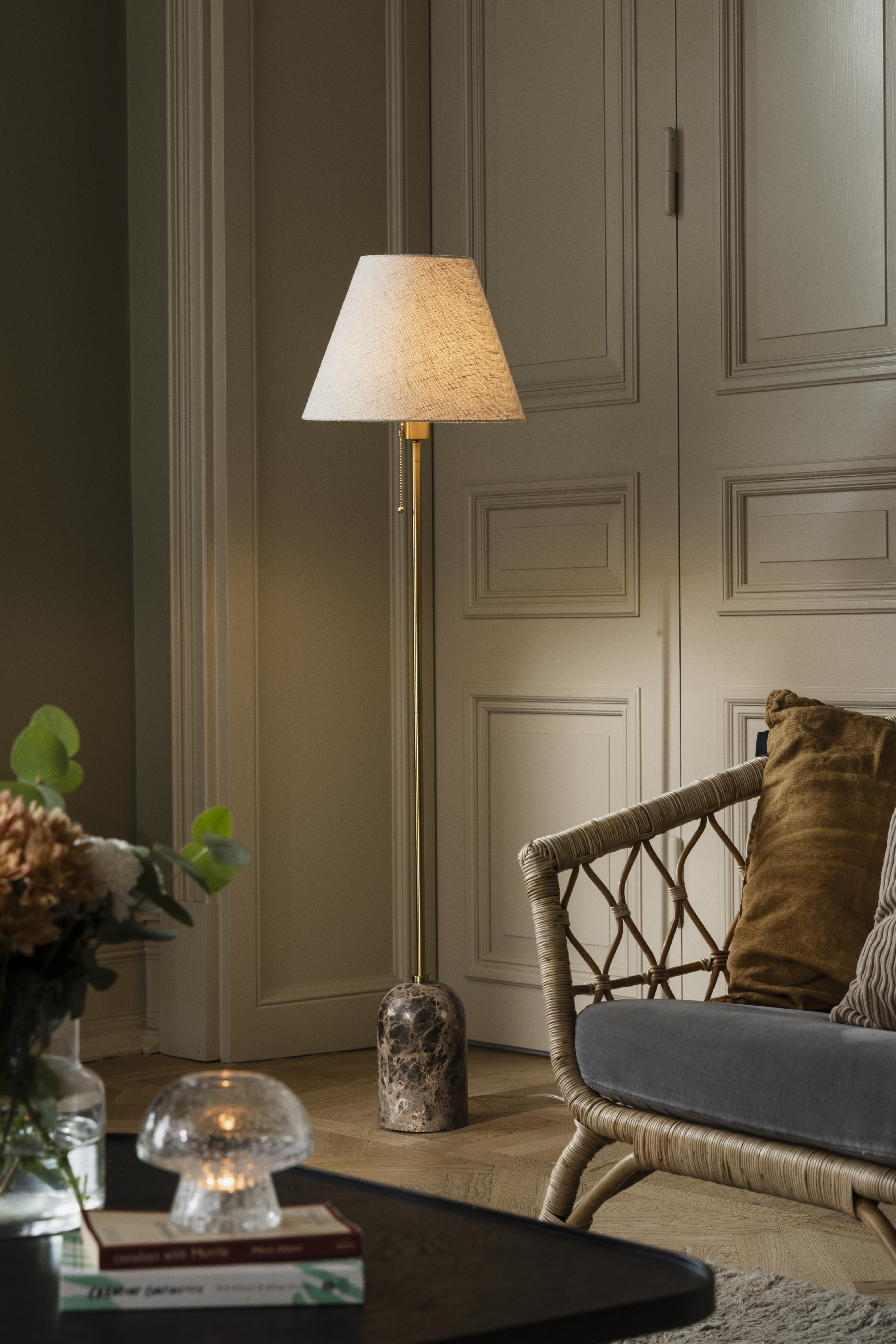 Globen Lighting Gino Stehlampe Brauner Marmor