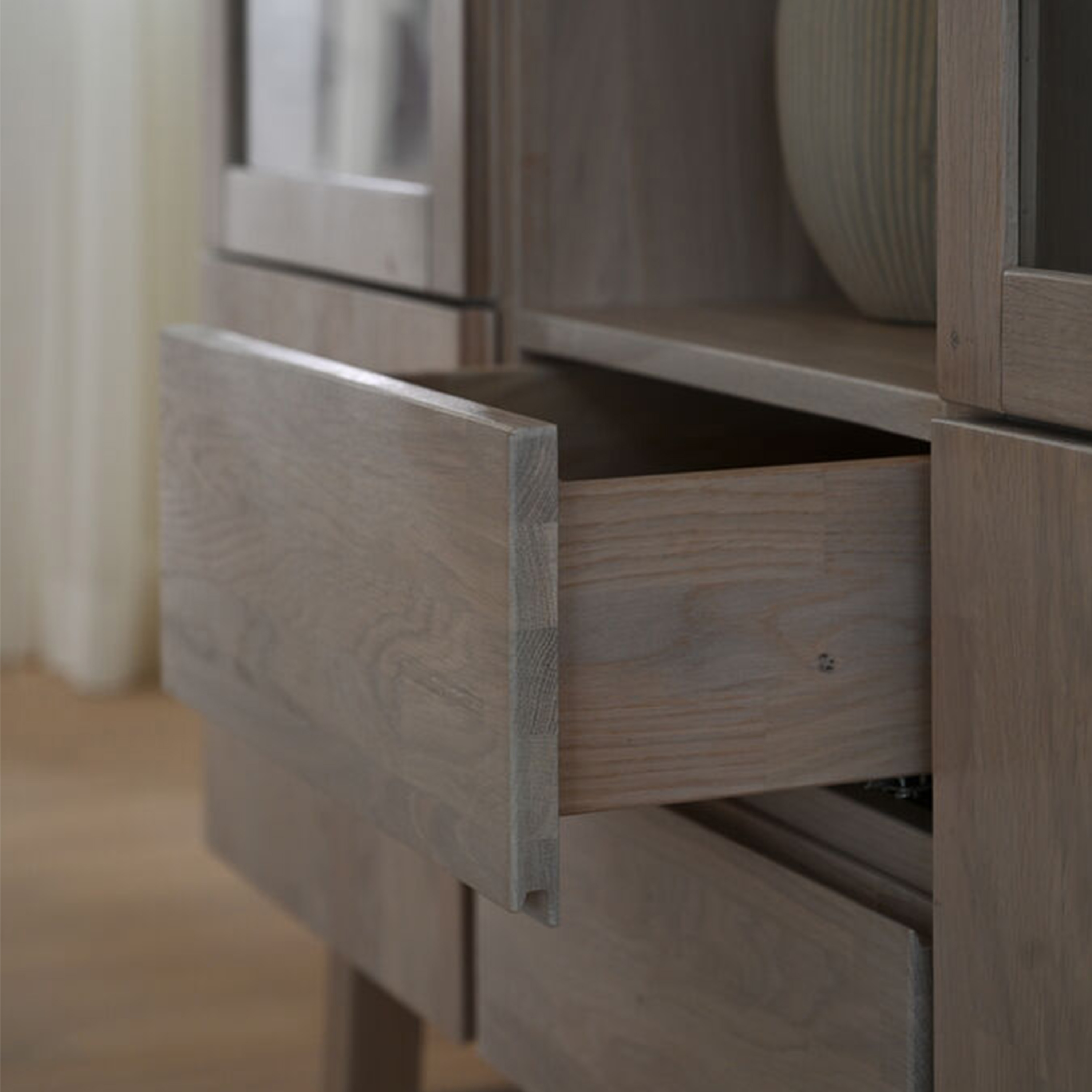 Rowico Home Brooklyn Vitrinskåp Vitpigmenterad Ek