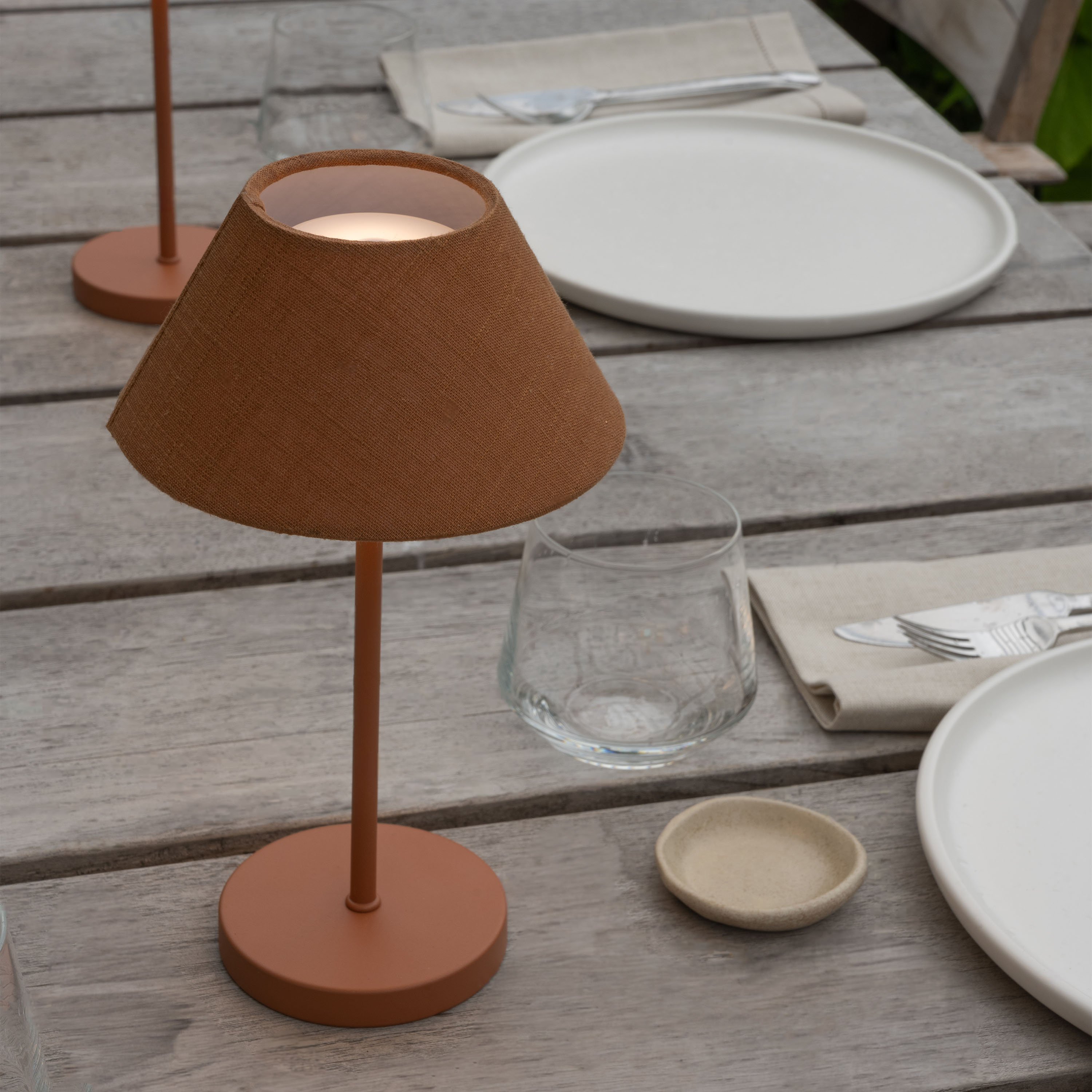 Watt &amp; Veke Teya Tragbare Tischleuchte Terracotta 26cm