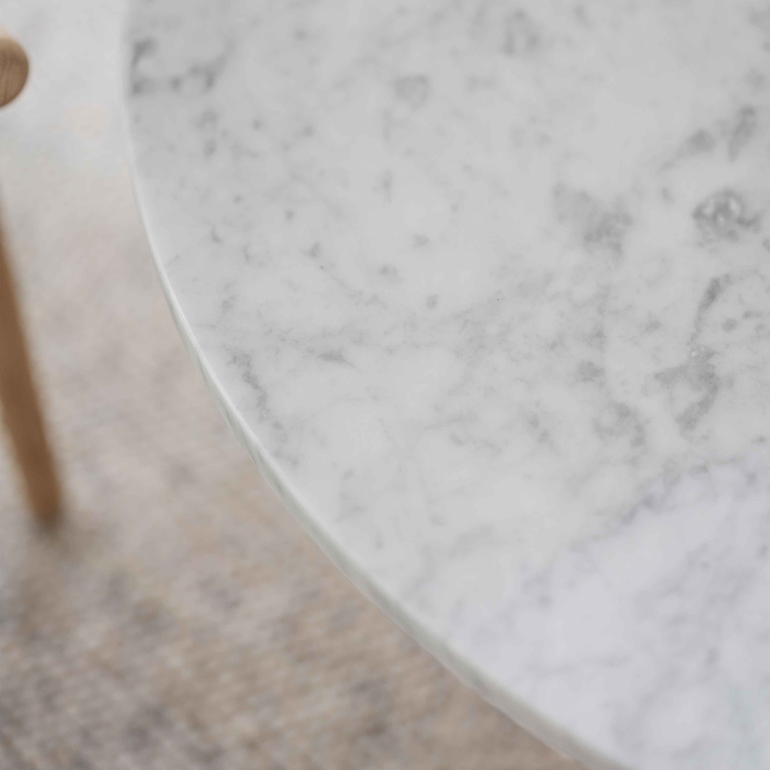 Rowico Home Brooksville Soffbord Vit Marmor/Ek Ø90