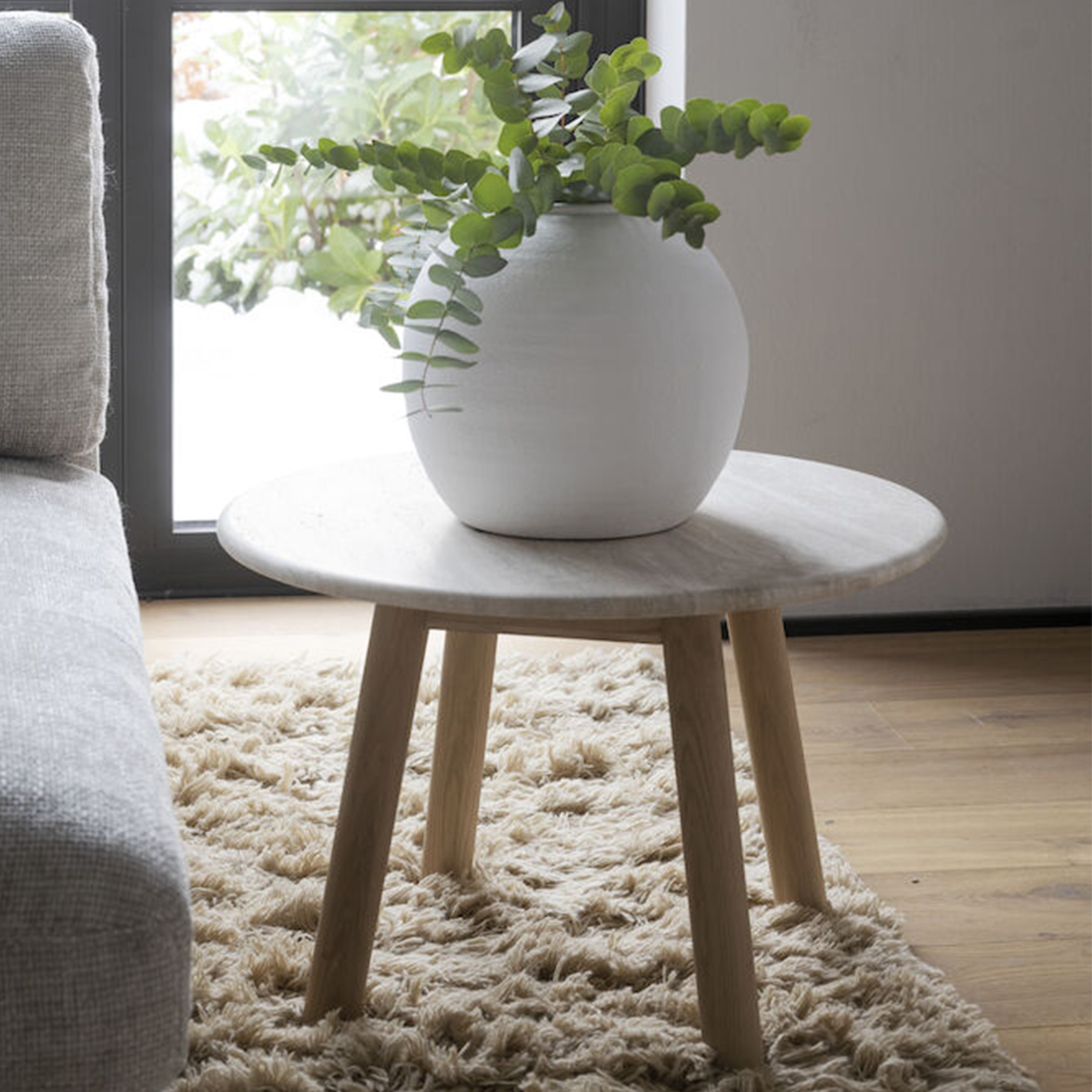 Rowico Home Taransay Soffbord Beige Travertin/Vitpigmenterad Ek Ø60