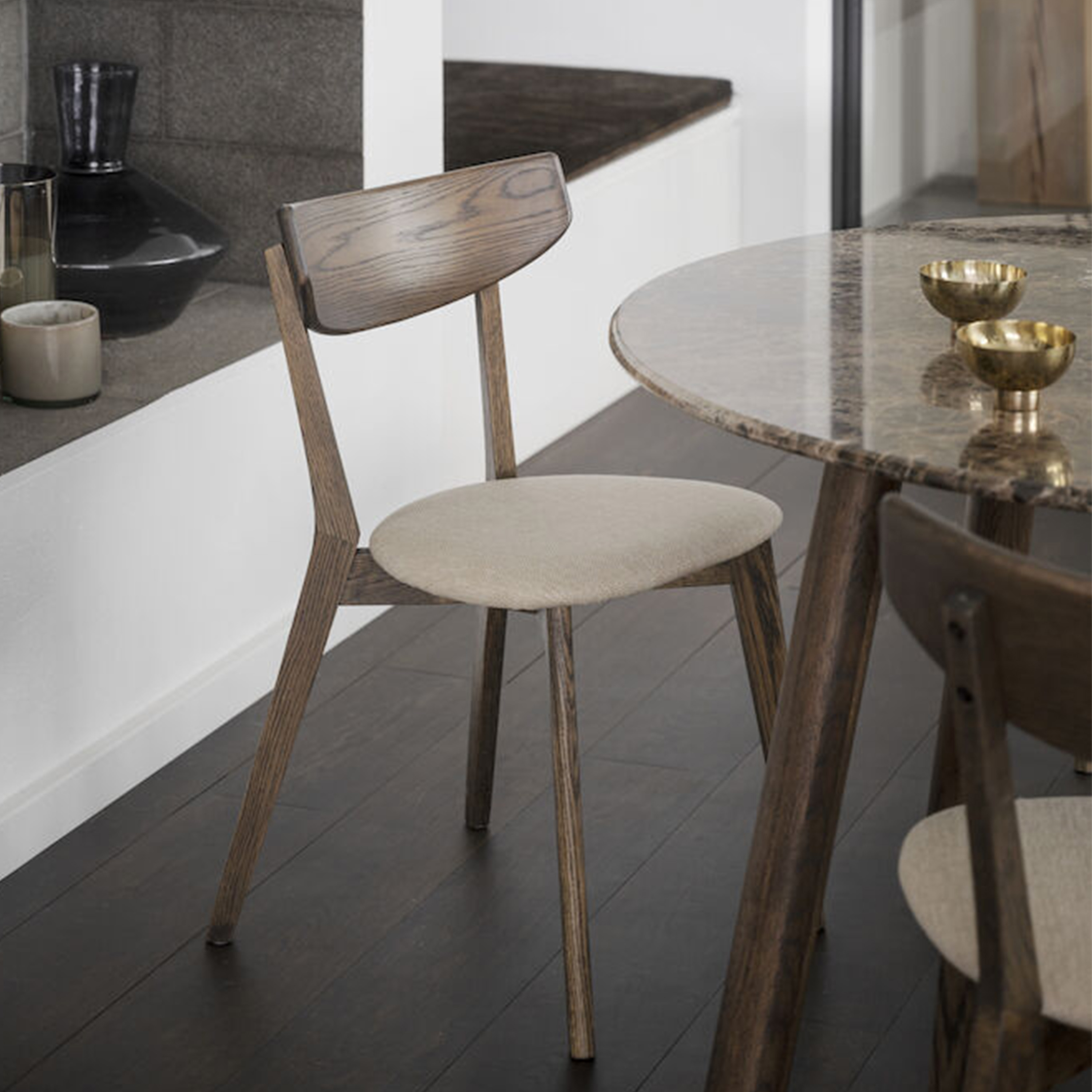 Rowico Home Ami Matstol Brun Ek/Beige