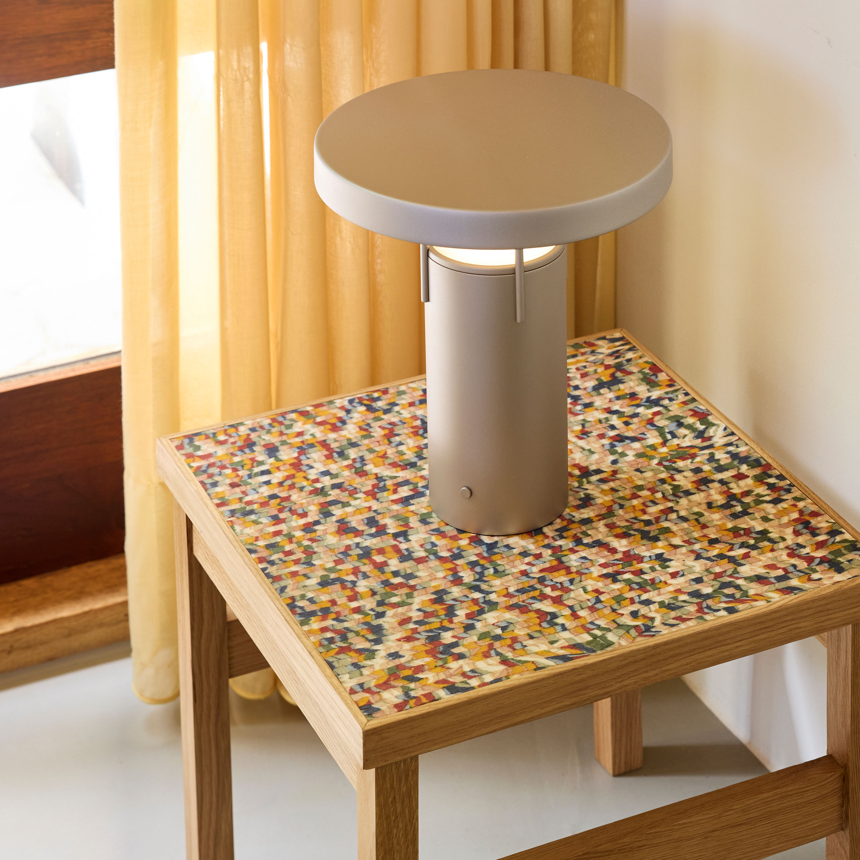 Hübsch BringMe Tragbare Lampe Metallic Sand 28cm